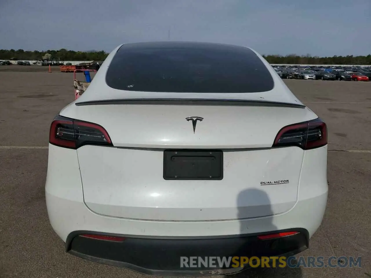 6 Photograph of a damaged car 7SAYGDEF7NF465731 TESLA MODEL Y 2022
