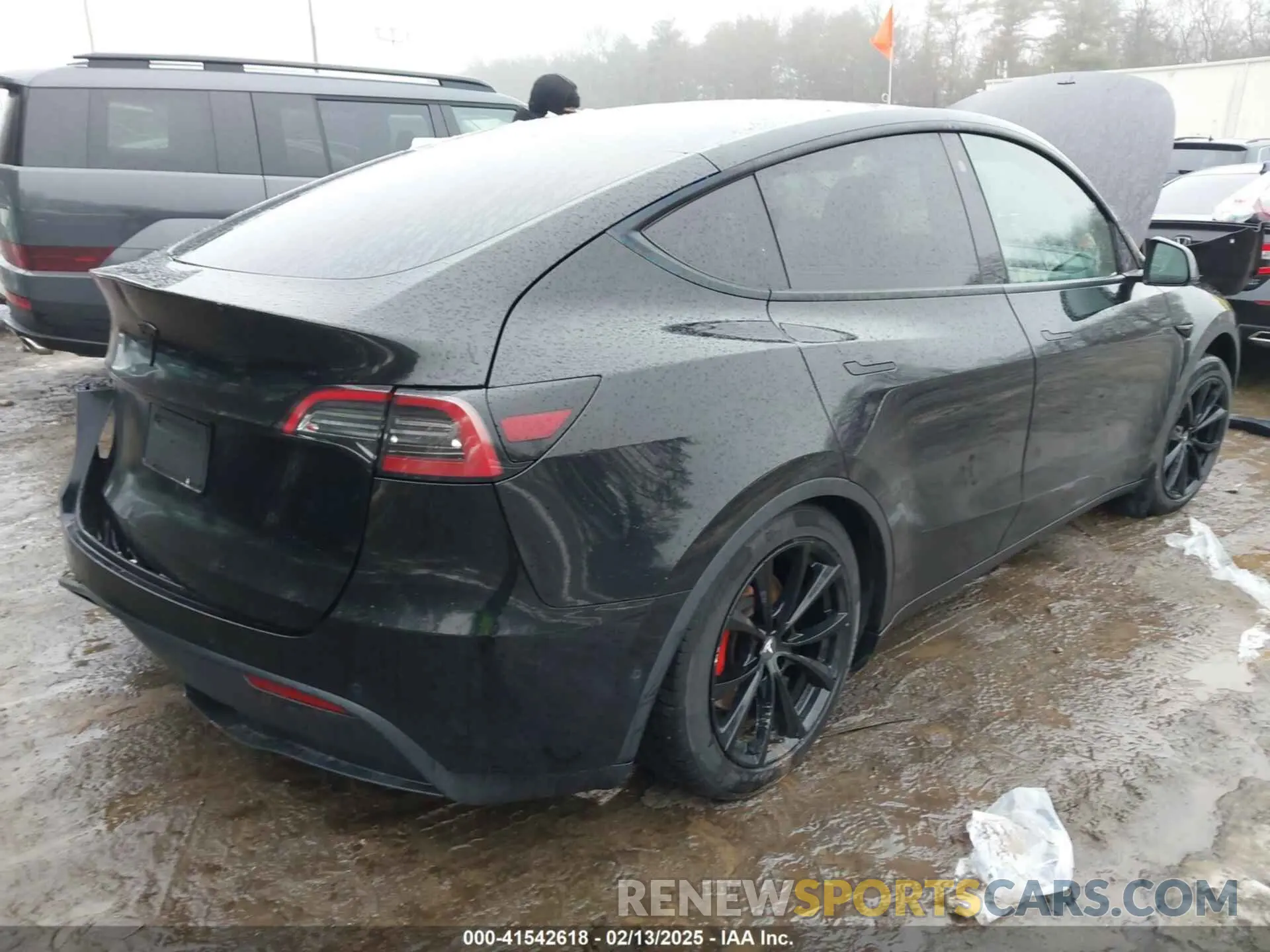 4 Photograph of a damaged car 7SAYGDEF7NF466135 TESLA MODEL Y 2022