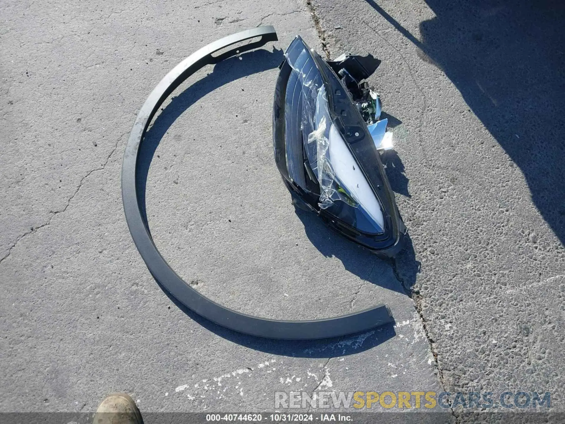 10 Photograph of a damaged car 7SAYGDEF7NF488104 TESLA MODEL Y 2022