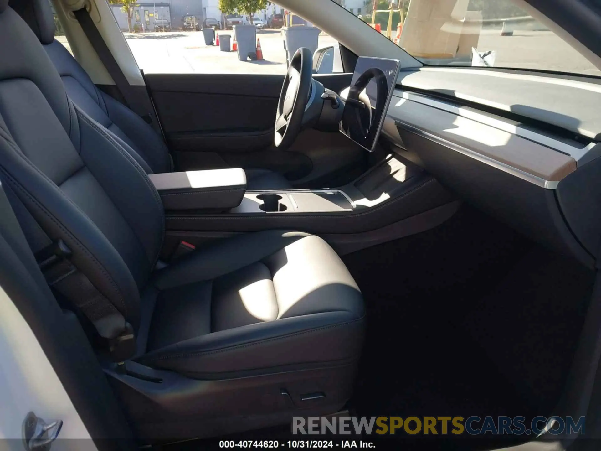 5 Photograph of a damaged car 7SAYGDEF7NF488104 TESLA MODEL Y 2022