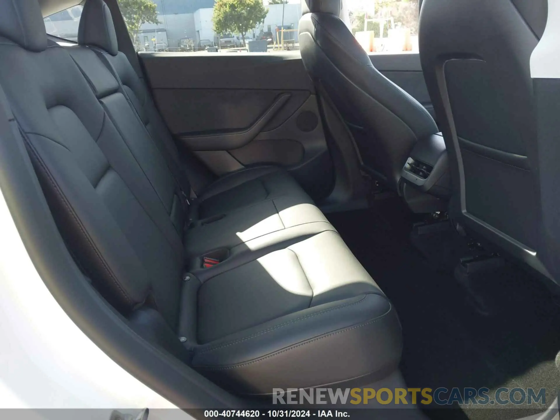 8 Photograph of a damaged car 7SAYGDEF7NF488104 TESLA MODEL Y 2022