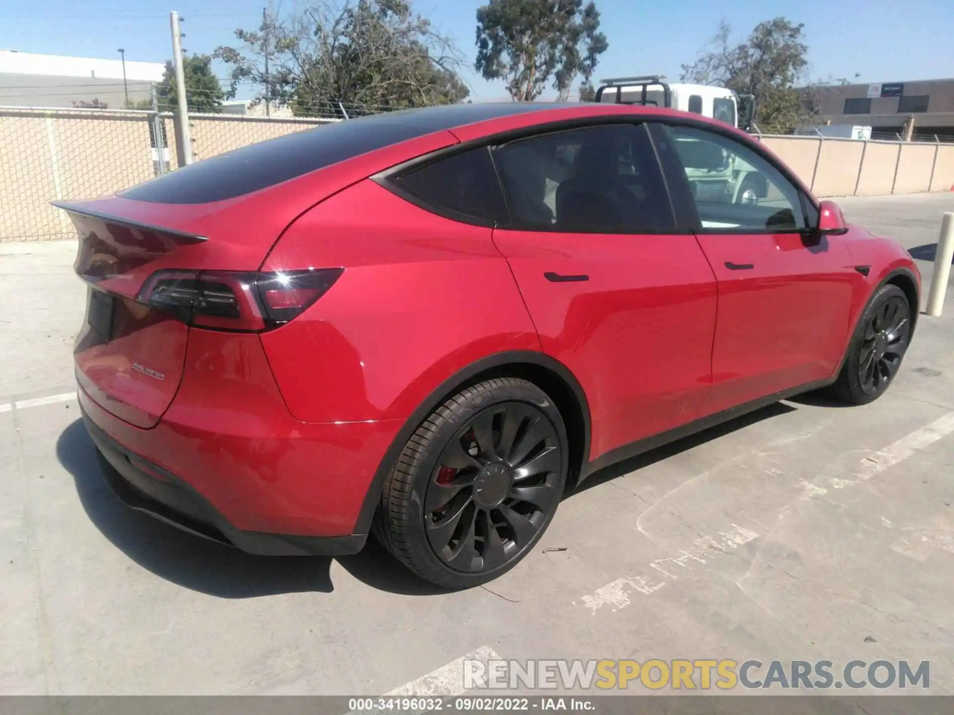 4 Photograph of a damaged car 7SAYGDEF7NF488264 TESLA MODEL Y 2022