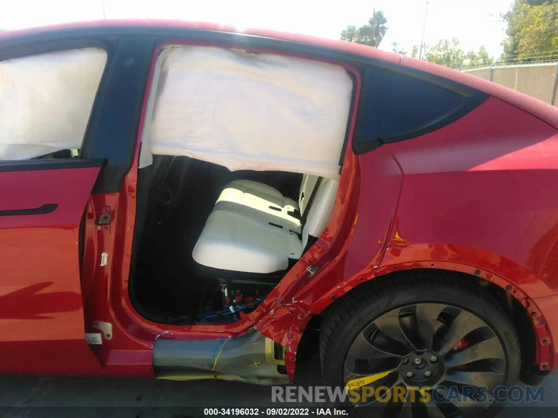 6 Photograph of a damaged car 7SAYGDEF7NF488264 TESLA MODEL Y 2022