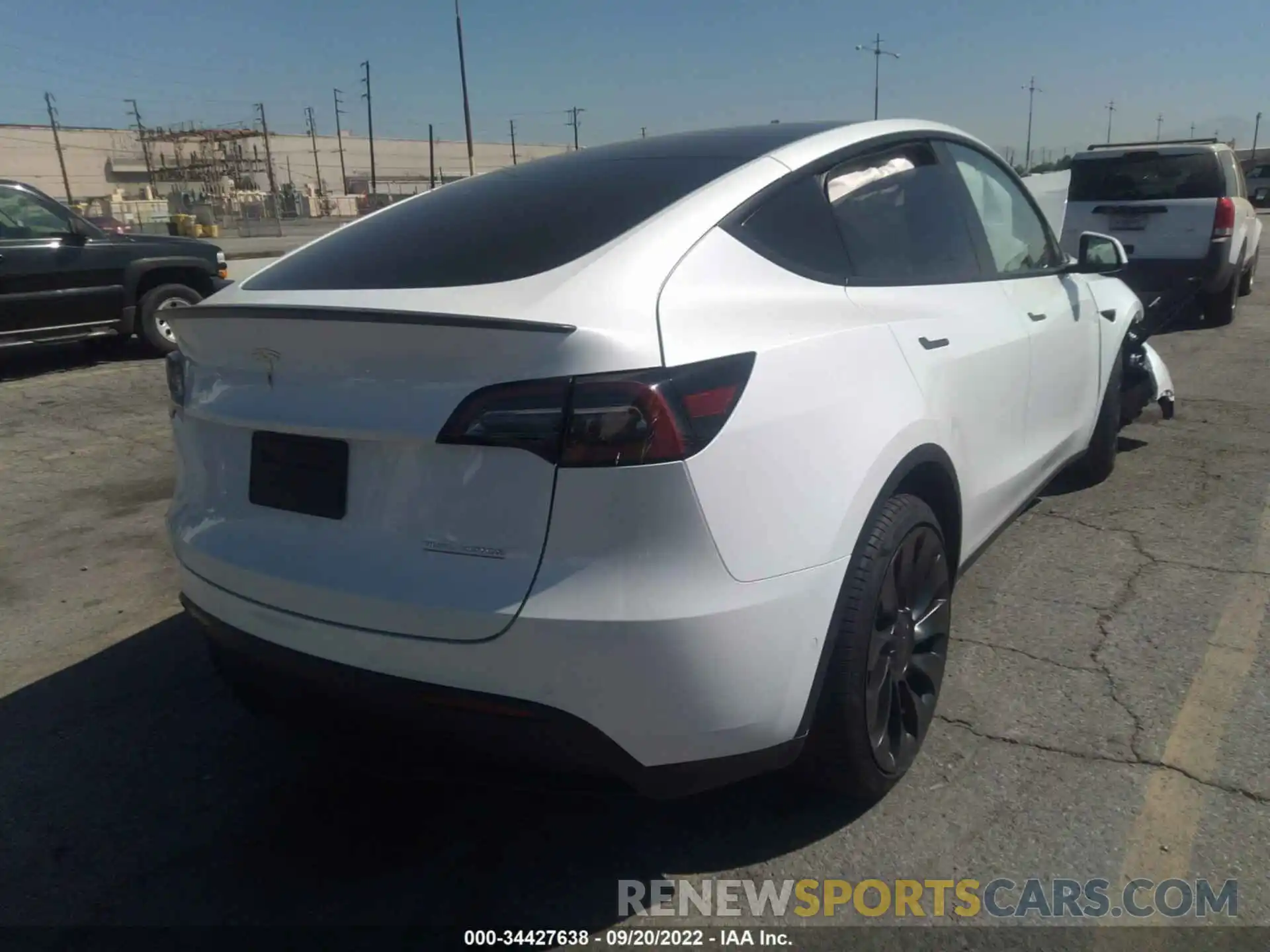 4 Photograph of a damaged car 7SAYGDEF7NF539763 TESLA MODEL Y 2022