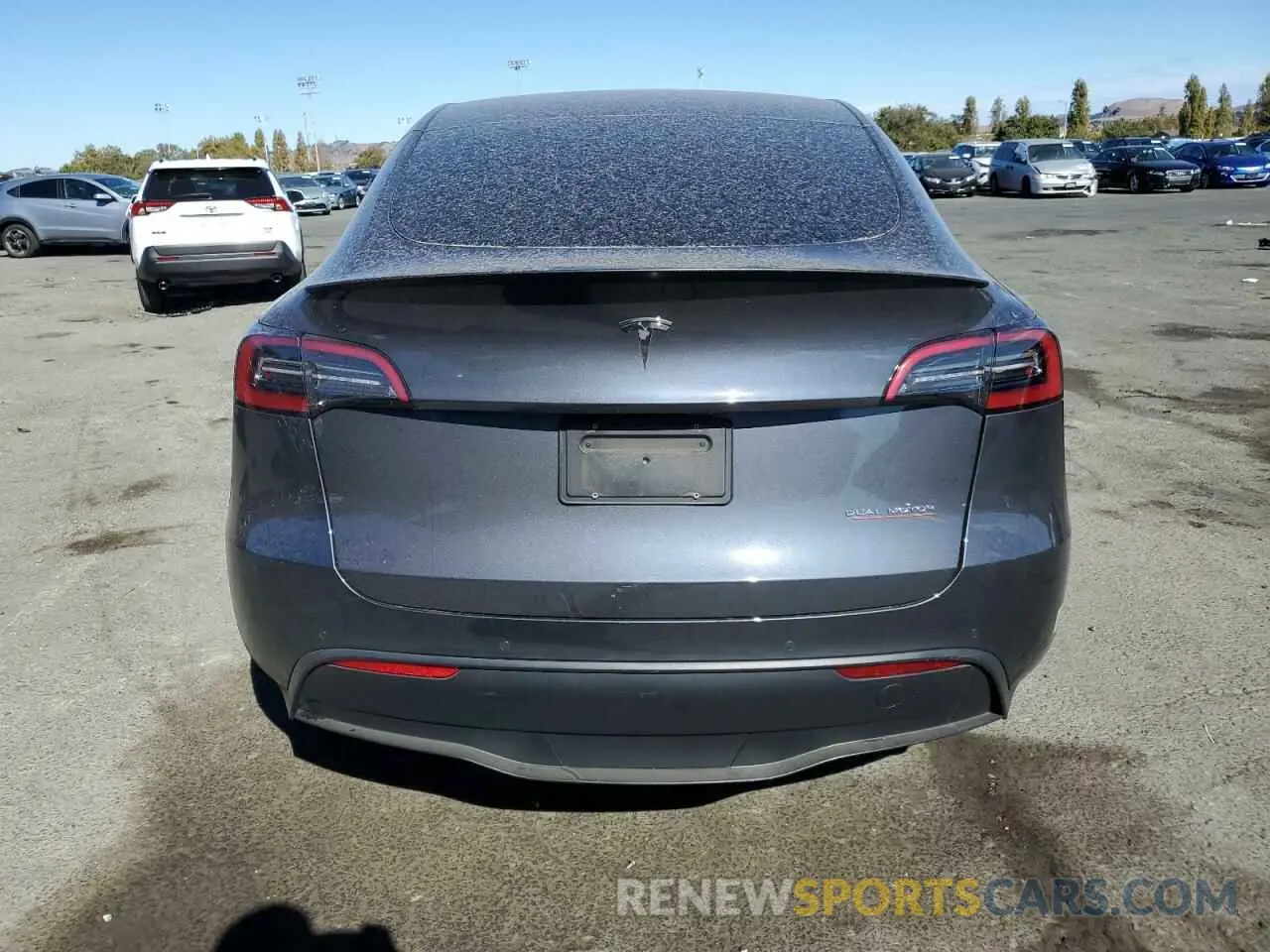 6 Photograph of a damaged car 7SAYGDEF7NF553856 TESLA MODEL Y 2022