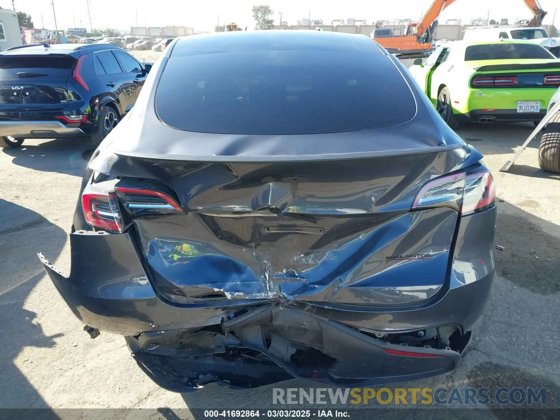 15 Photograph of a damaged car 7SAYGDEF7NF562895 TESLA MODEL Y 2022