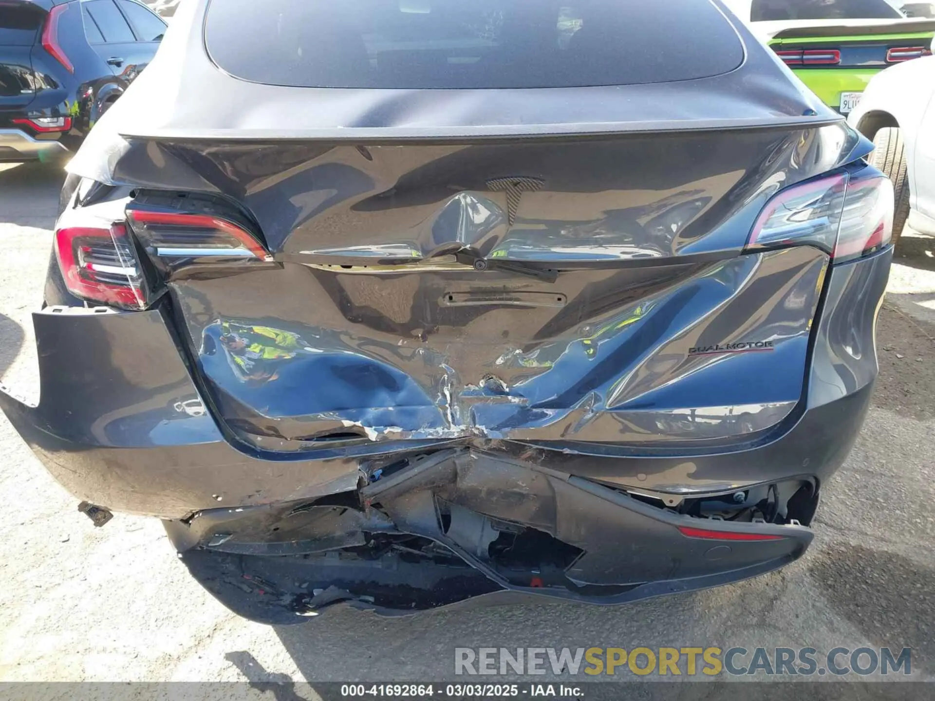 6 Photograph of a damaged car 7SAYGDEF7NF562895 TESLA MODEL Y 2022