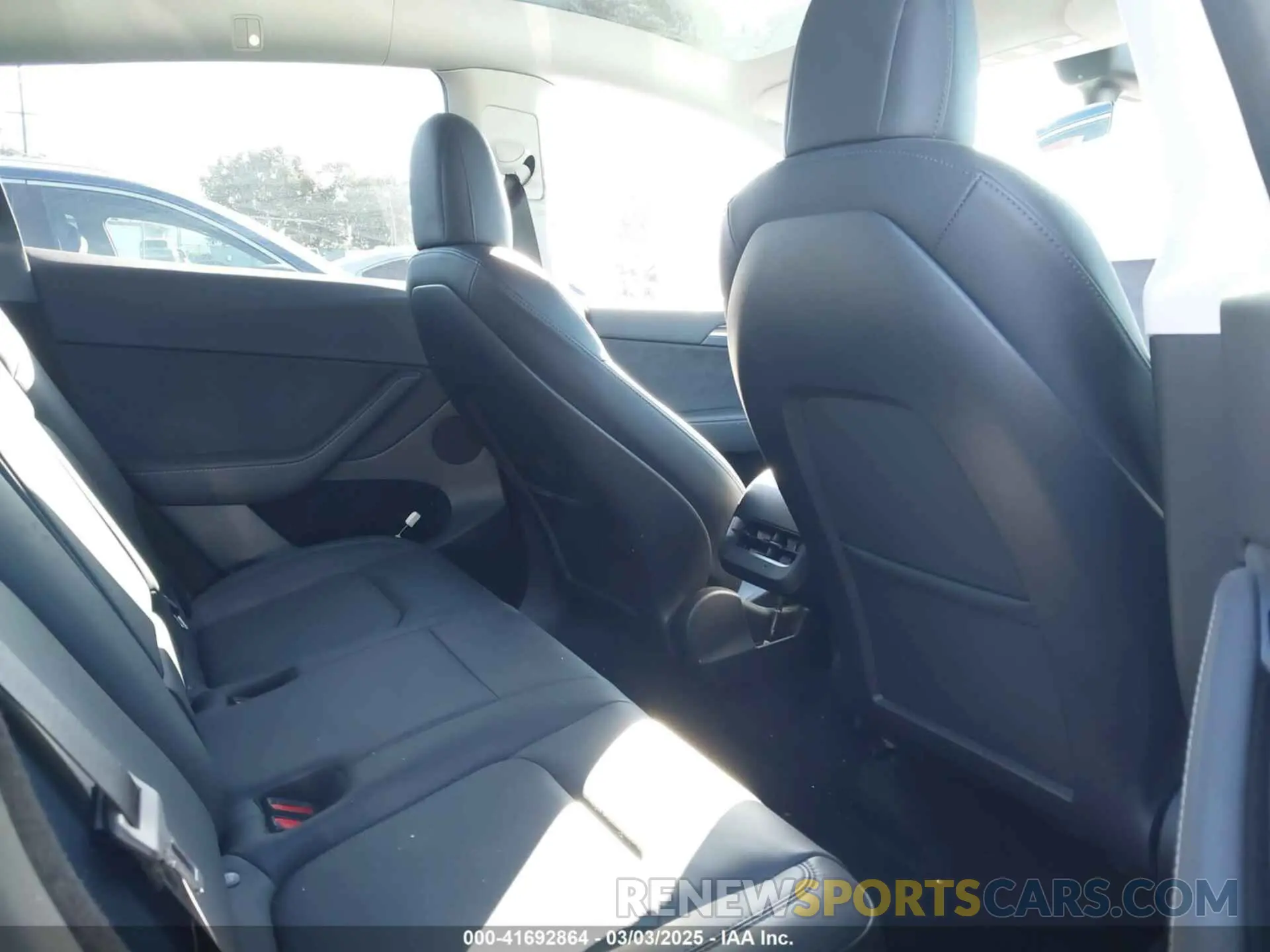 8 Photograph of a damaged car 7SAYGDEF7NF562895 TESLA MODEL Y 2022