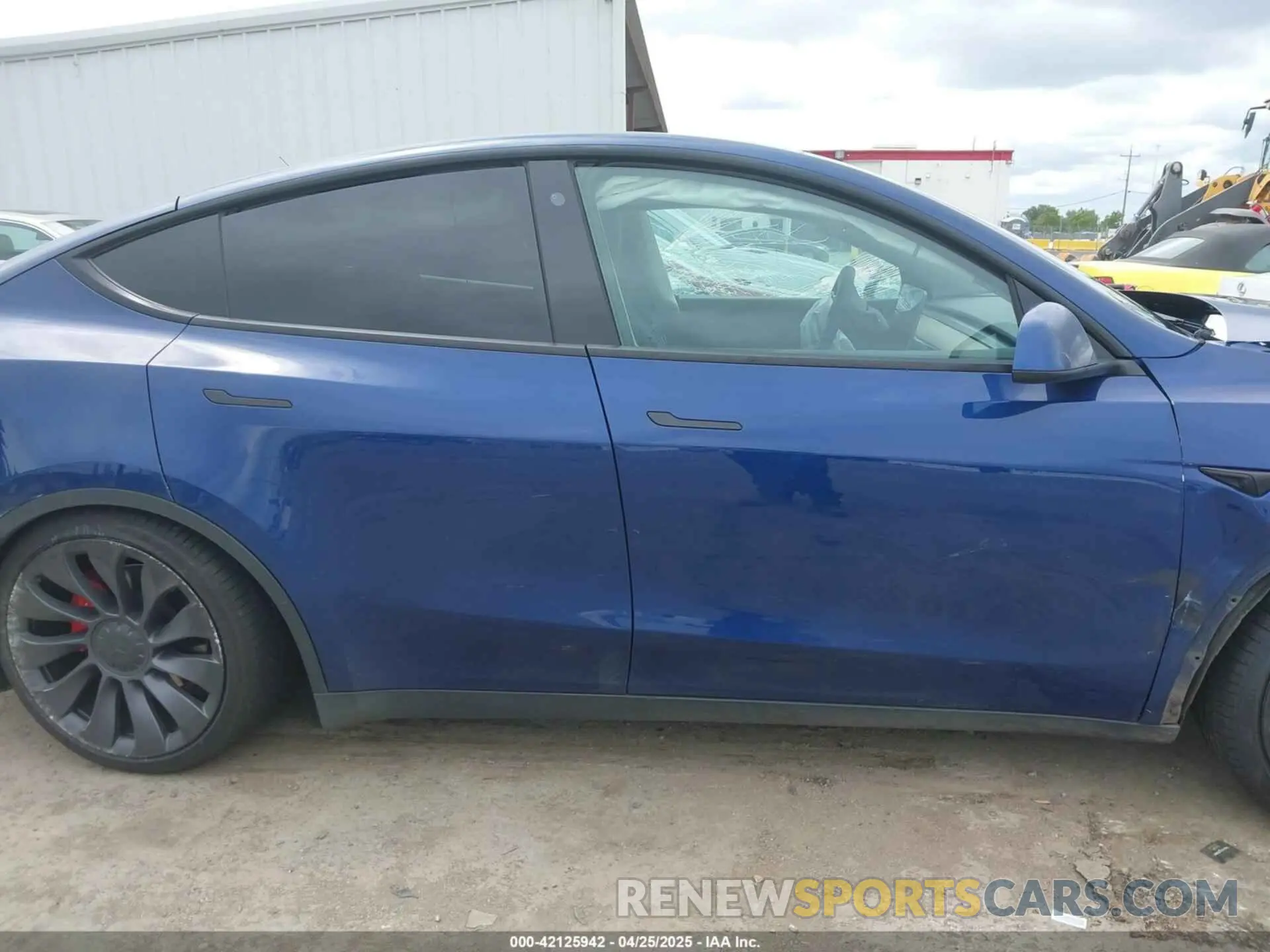 13 Photograph of a damaged car 7SAYGDEF8NF323145 TESLA MODEL Y 2022