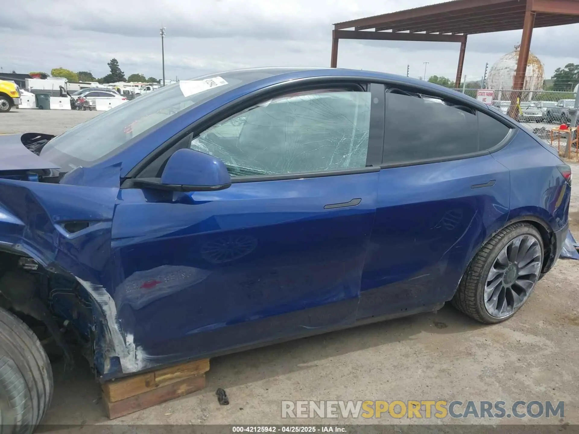 14 Photograph of a damaged car 7SAYGDEF8NF323145 TESLA MODEL Y 2022