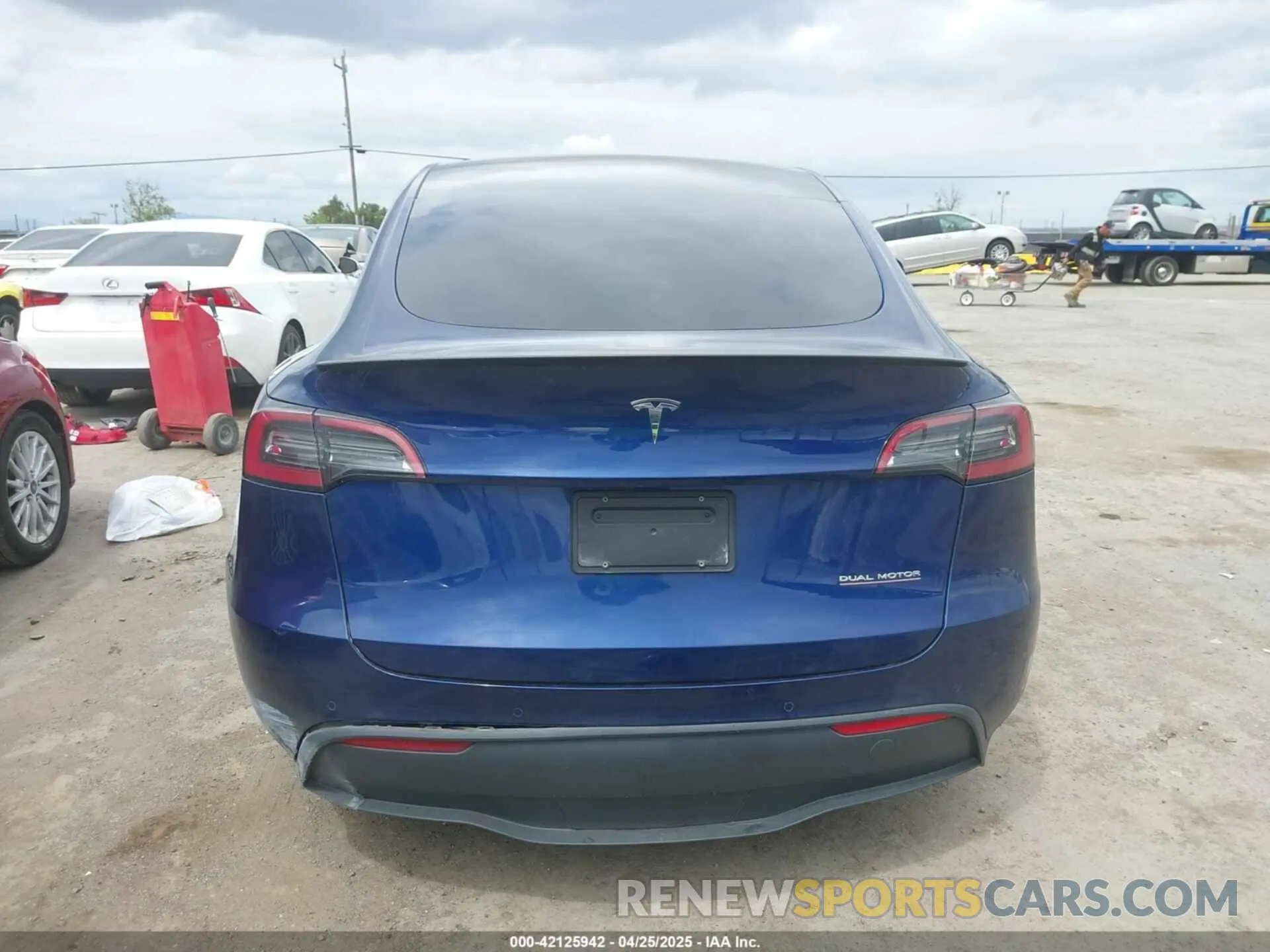 16 Photograph of a damaged car 7SAYGDEF8NF323145 TESLA MODEL Y 2022