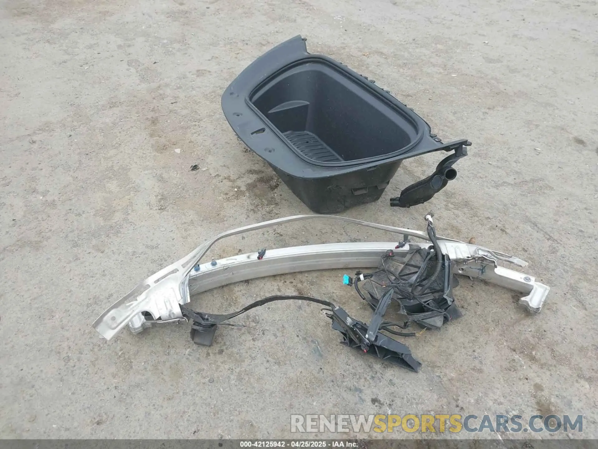 19 Photograph of a damaged car 7SAYGDEF8NF323145 TESLA MODEL Y 2022