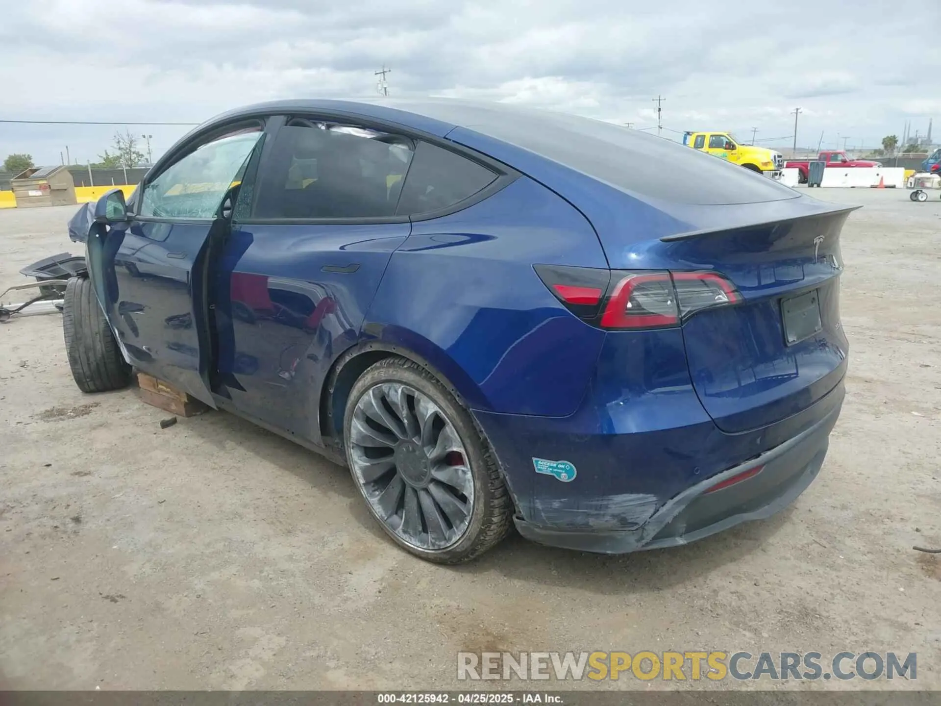 3 Photograph of a damaged car 7SAYGDEF8NF323145 TESLA MODEL Y 2022