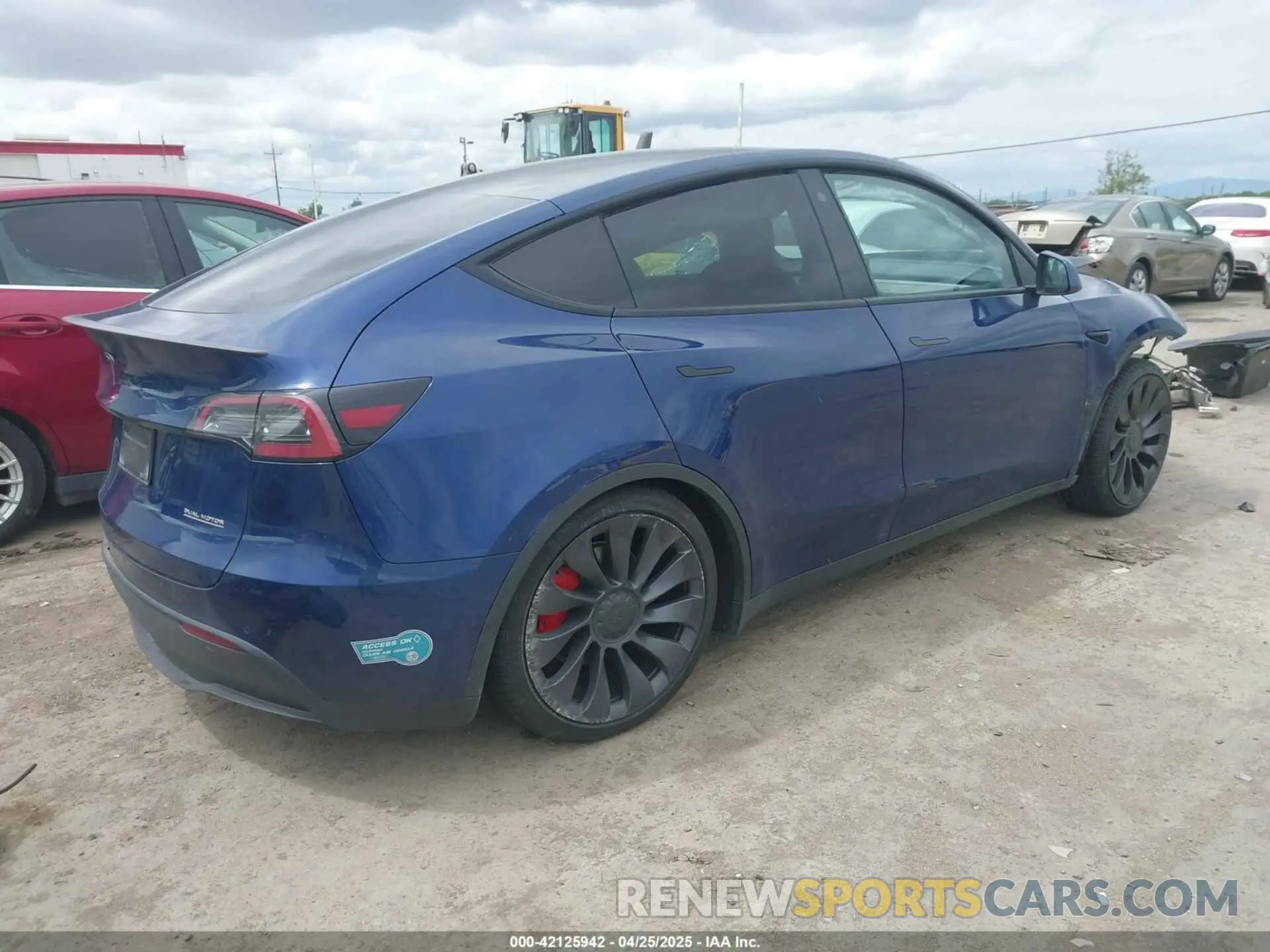 4 Photograph of a damaged car 7SAYGDEF8NF323145 TESLA MODEL Y 2022