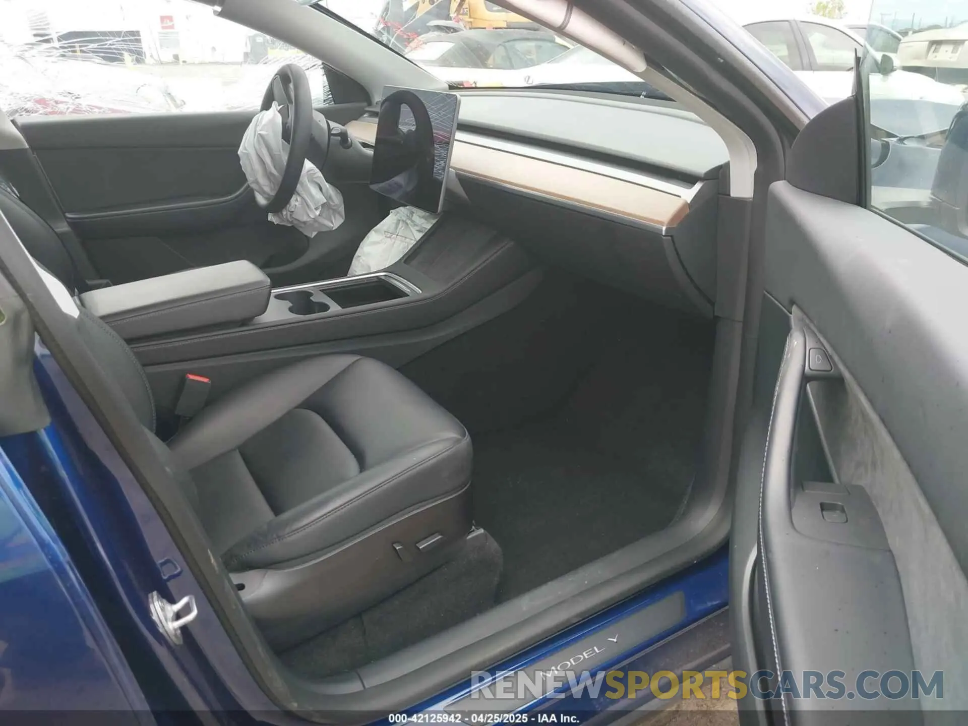 5 Photograph of a damaged car 7SAYGDEF8NF323145 TESLA MODEL Y 2022