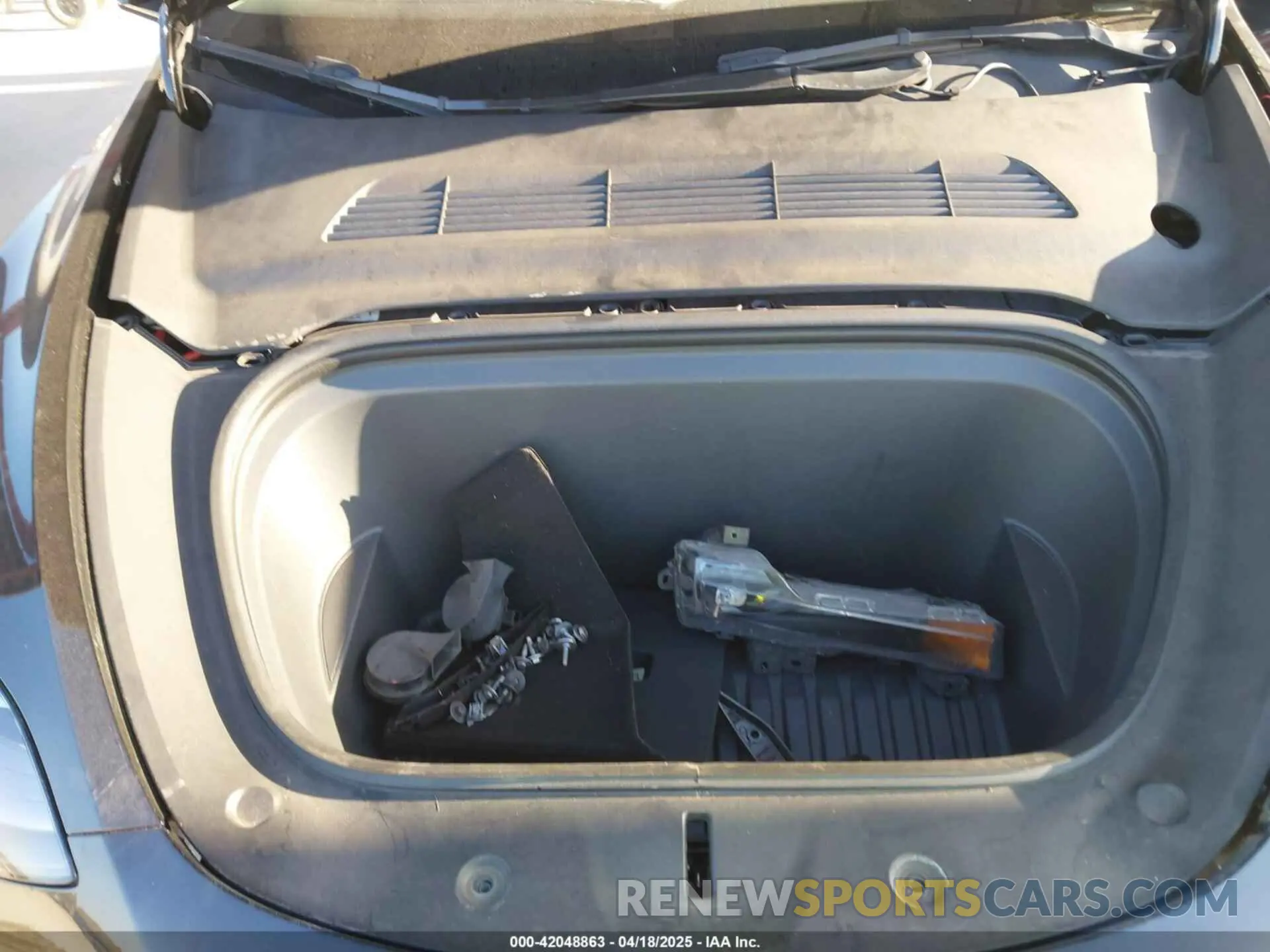 10 Photograph of a damaged car 7SAYGDEF8NF324005 TESLA MODEL Y 2022