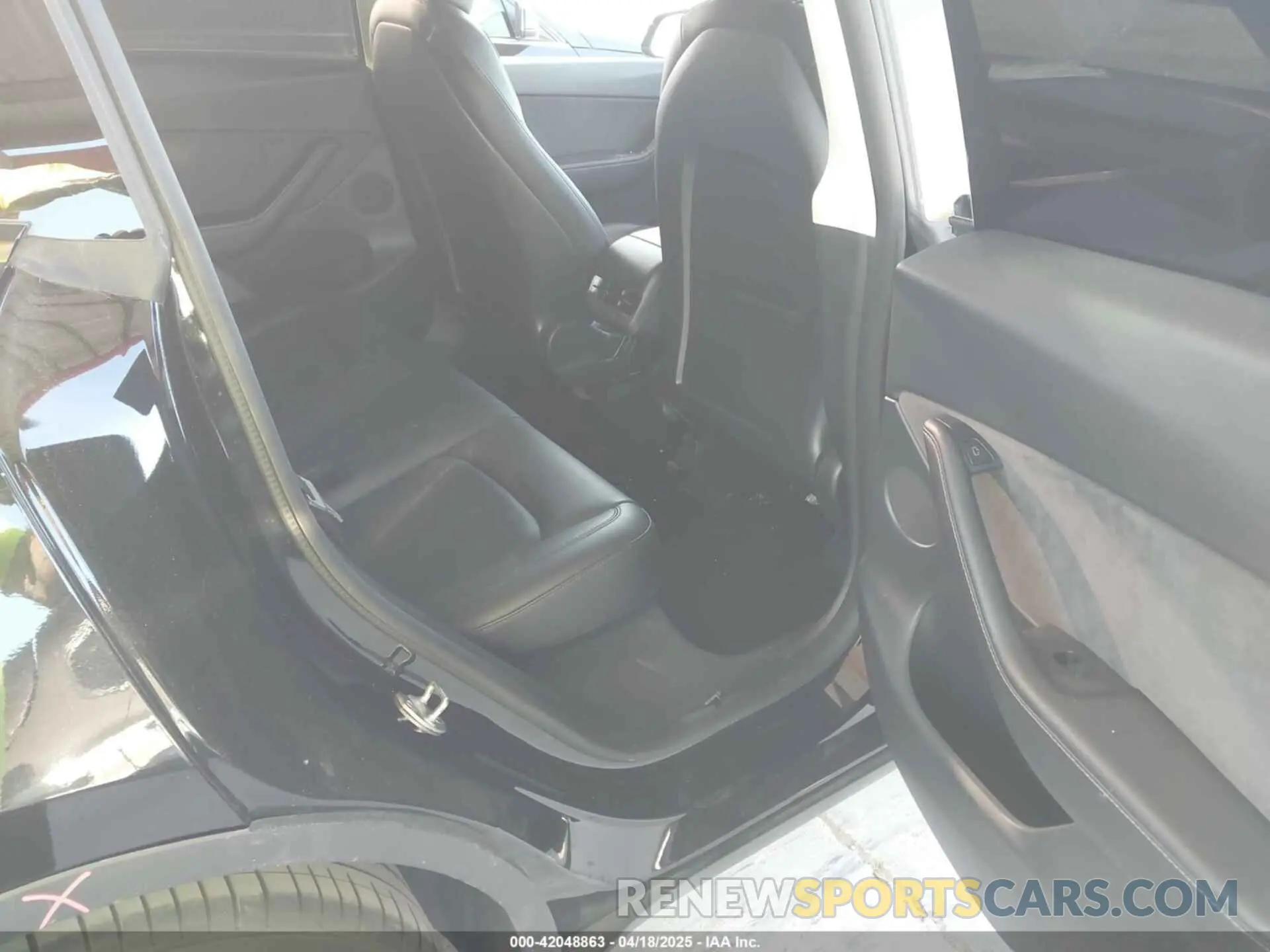 8 Photograph of a damaged car 7SAYGDEF8NF324005 TESLA MODEL Y 2022