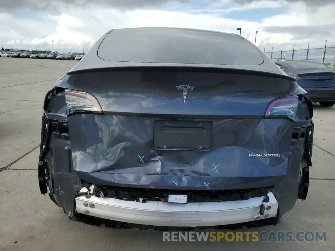 6 Photograph of a damaged car 7SAYGDEF8NF341273 TESLA MODEL Y 2022