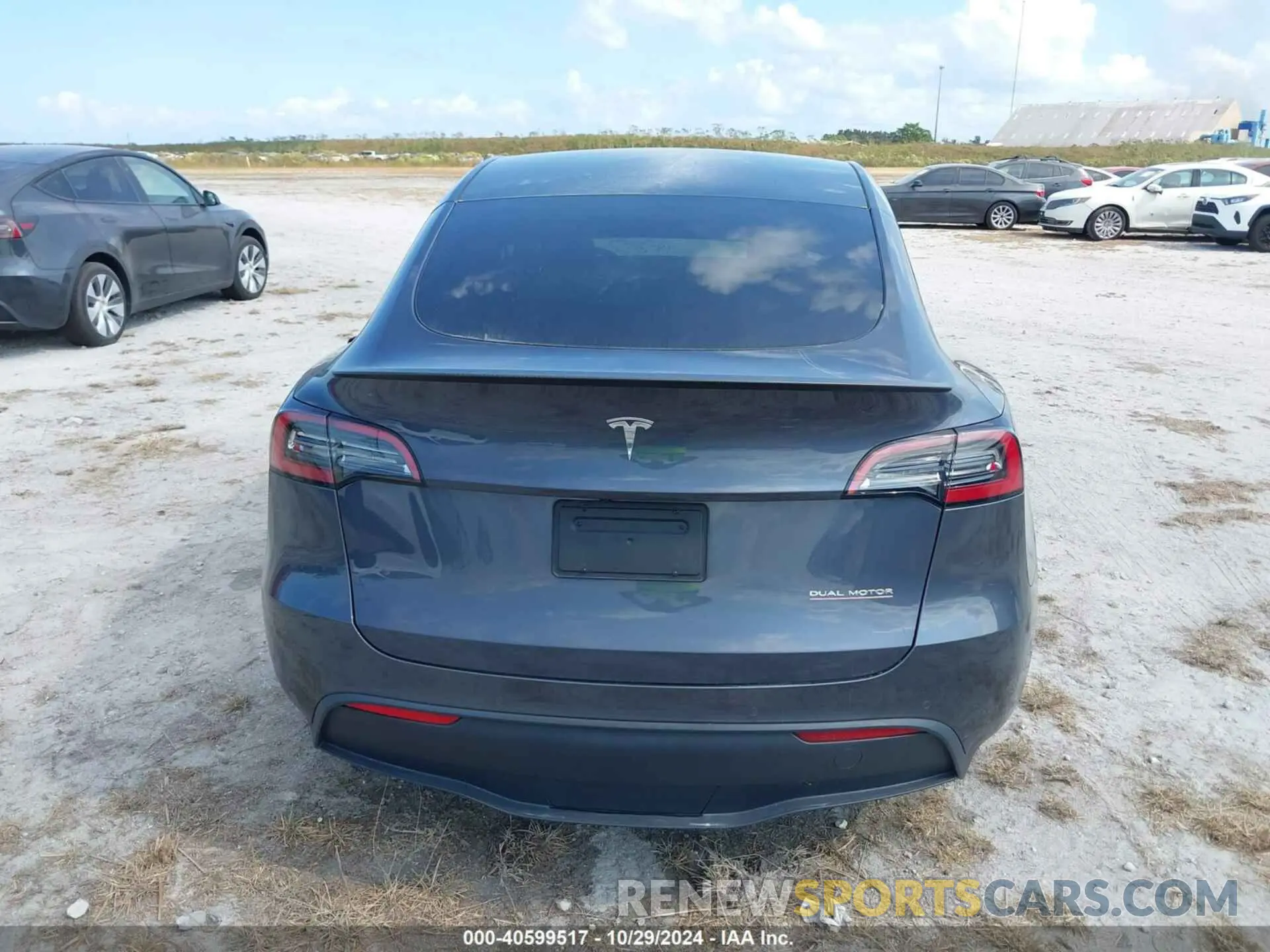 16 Photograph of a damaged car 7SAYGDEF8NF375505 TESLA MODEL Y 2022
