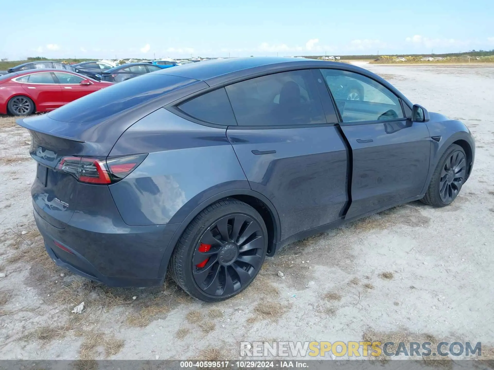 4 Photograph of a damaged car 7SAYGDEF8NF375505 TESLA MODEL Y 2022