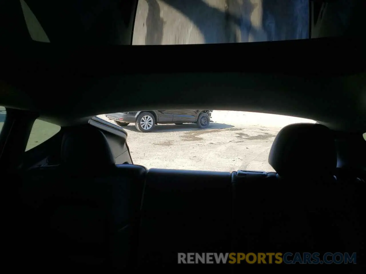 10 Photograph of a damaged car 7SAYGDEF8NF381644 TESLA MODEL Y 2022