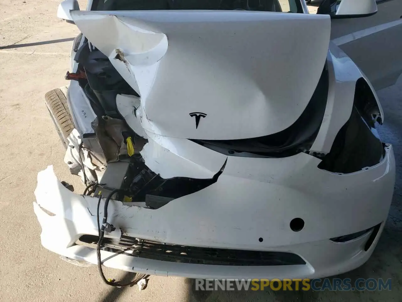 13 Photograph of a damaged car 7SAYGDEF8NF381644 TESLA MODEL Y 2022