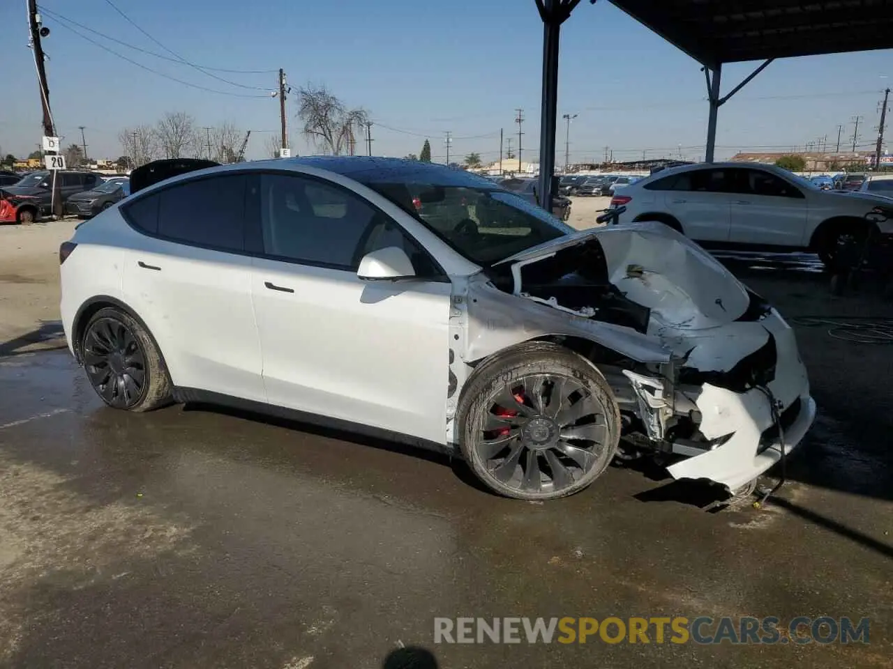4 Photograph of a damaged car 7SAYGDEF8NF381644 TESLA MODEL Y 2022