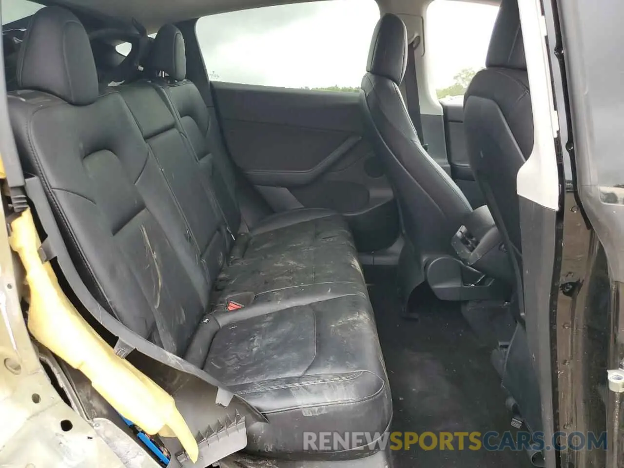 11 Photograph of a damaged car 7SAYGDEF8NF389954 TESLA MODEL Y 2022