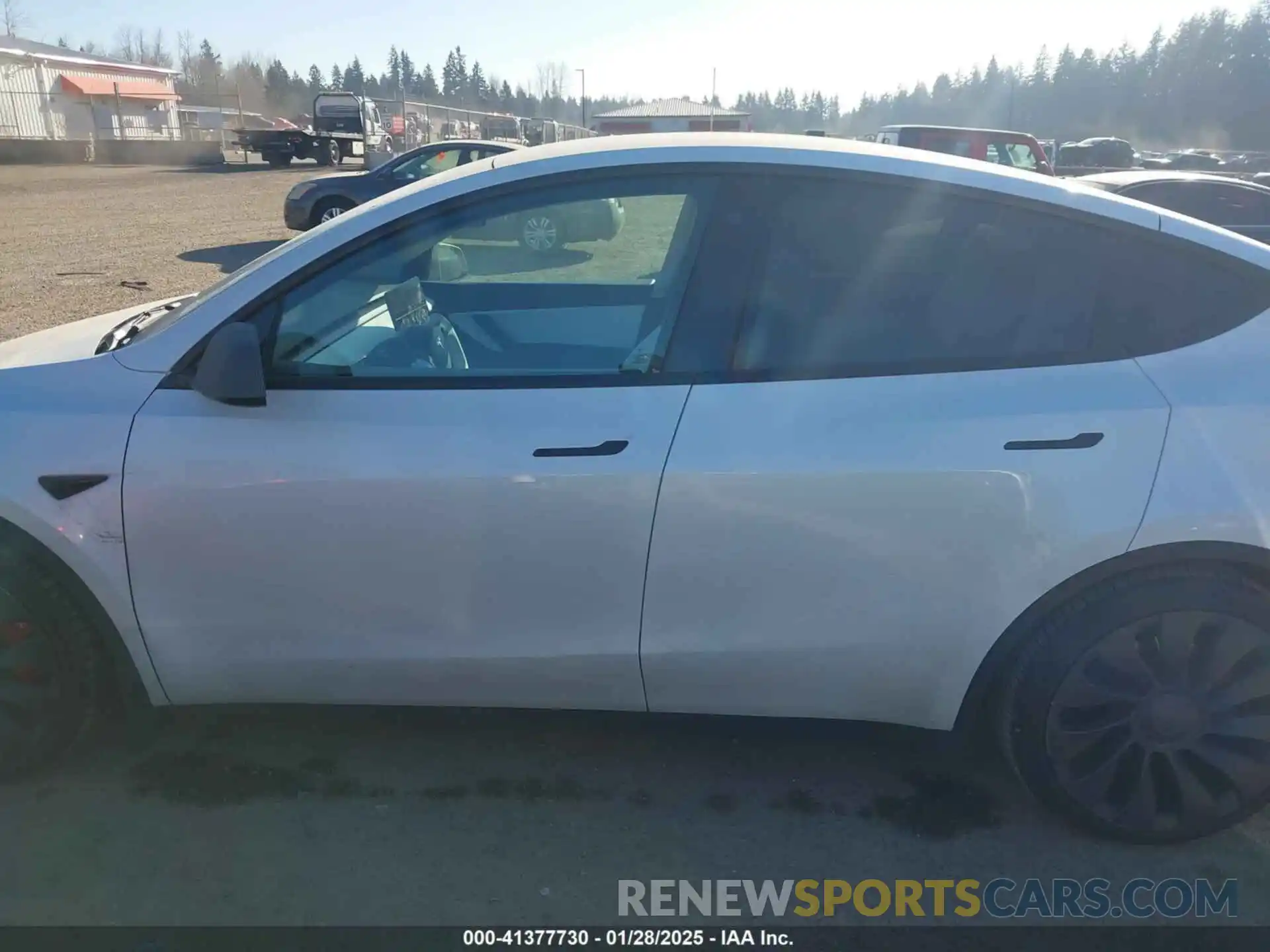 14 Photograph of a damaged car 7SAYGDEF8NF405344 TESLA MODEL Y 2022