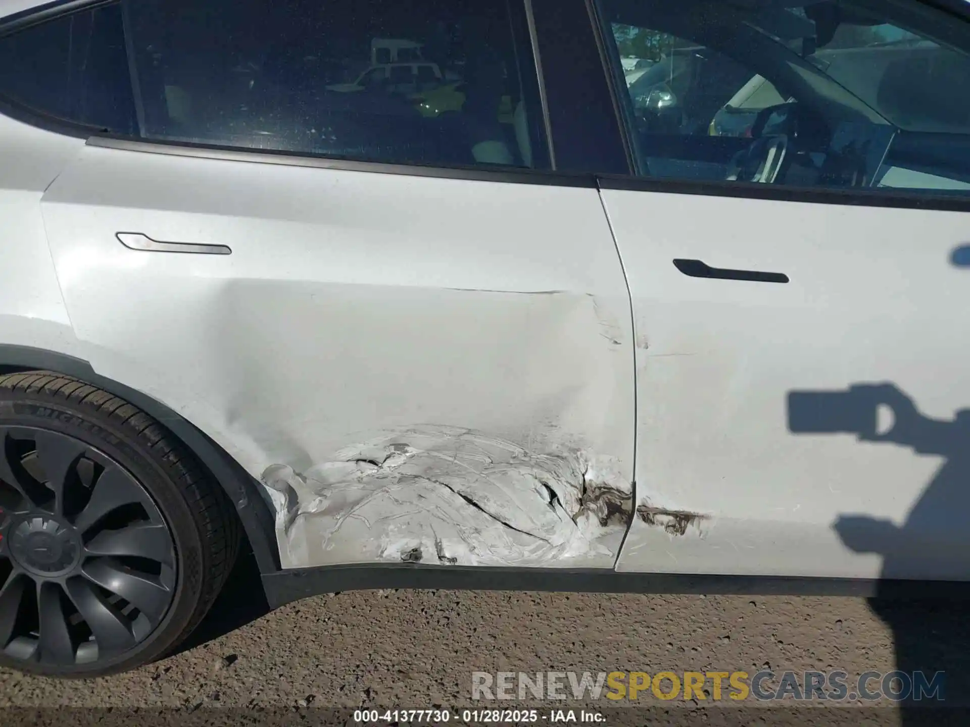 6 Photograph of a damaged car 7SAYGDEF8NF405344 TESLA MODEL Y 2022