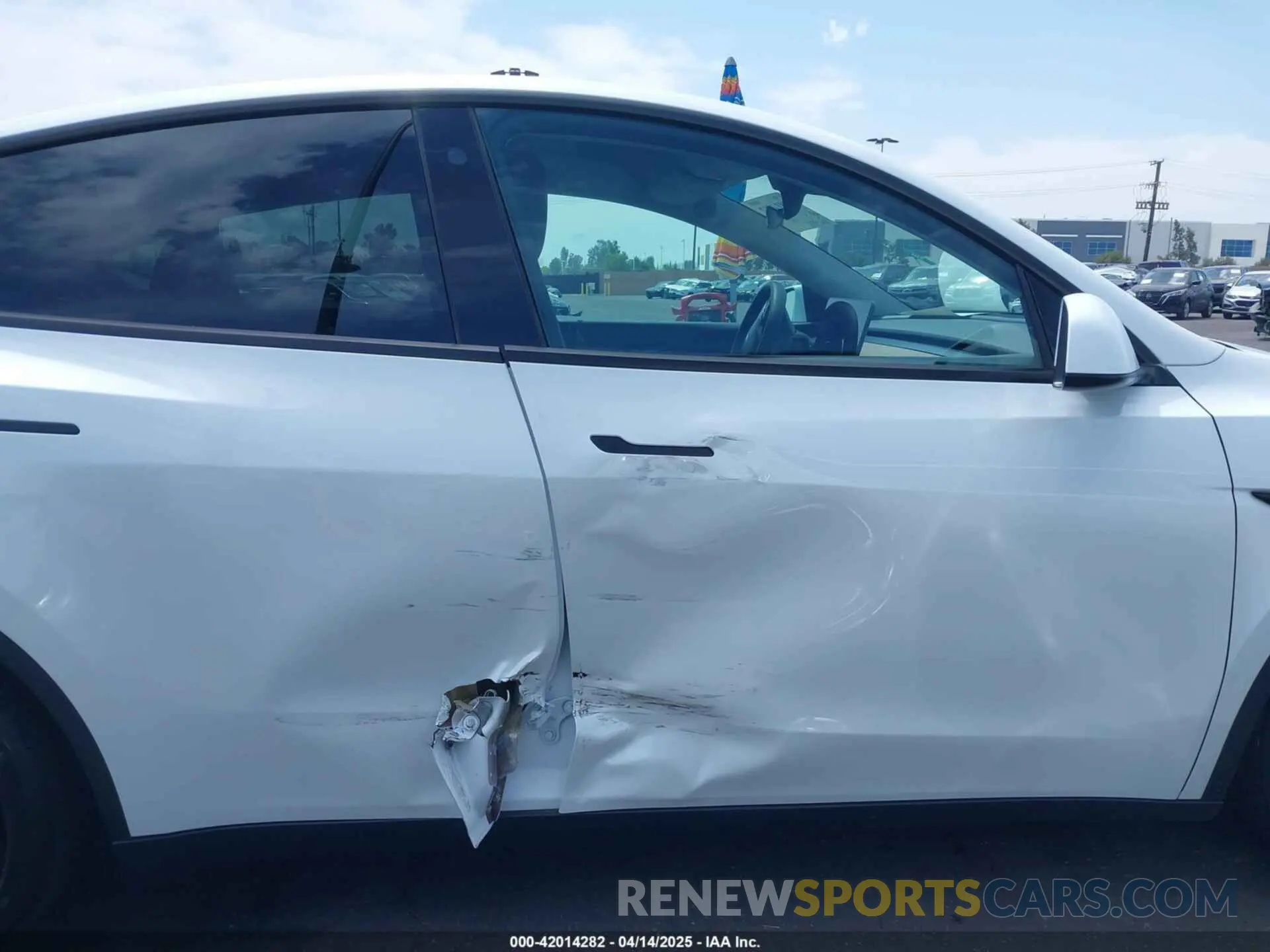 13 Photograph of a damaged car 7SAYGDEF8NF407109 TESLA MODEL Y 2022