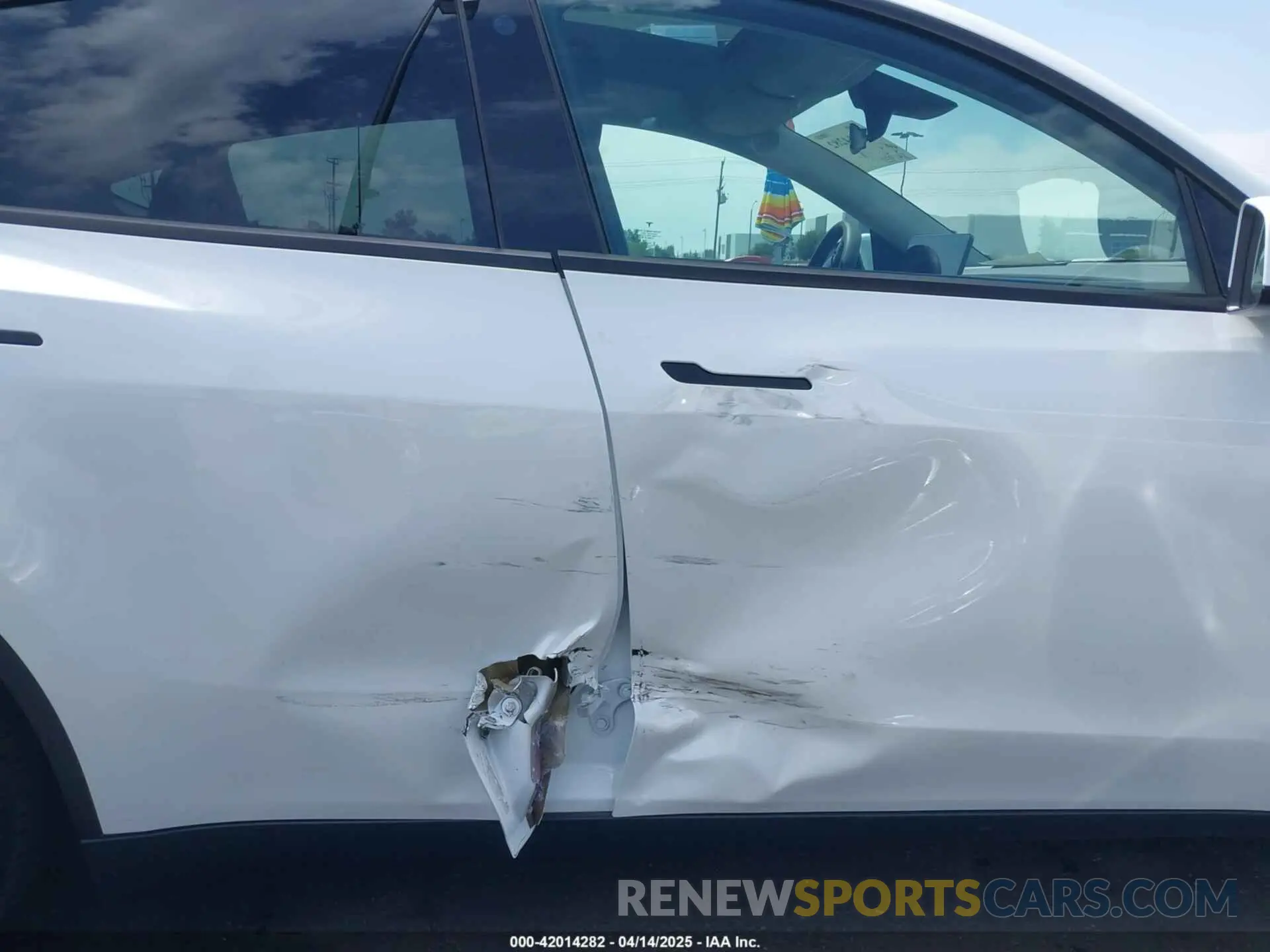 6 Photograph of a damaged car 7SAYGDEF8NF407109 TESLA MODEL Y 2022