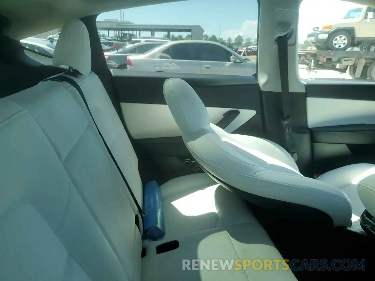 10 Photograph of a damaged car 7SAYGDEF8NF441826 TESLA MODEL Y 2022
