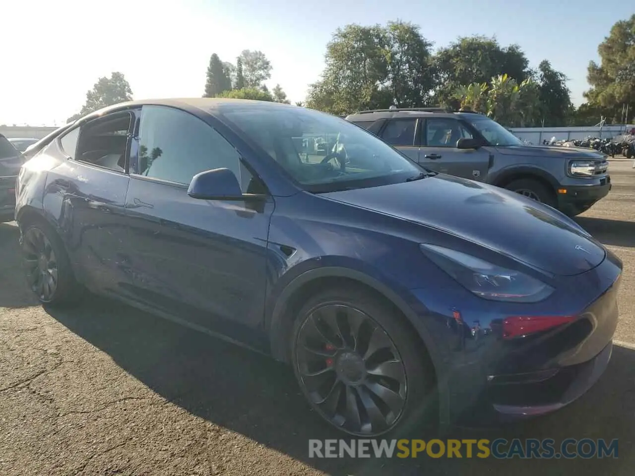 4 Photograph of a damaged car 7SAYGDEF8NF446623 TESLA MODEL Y 2022