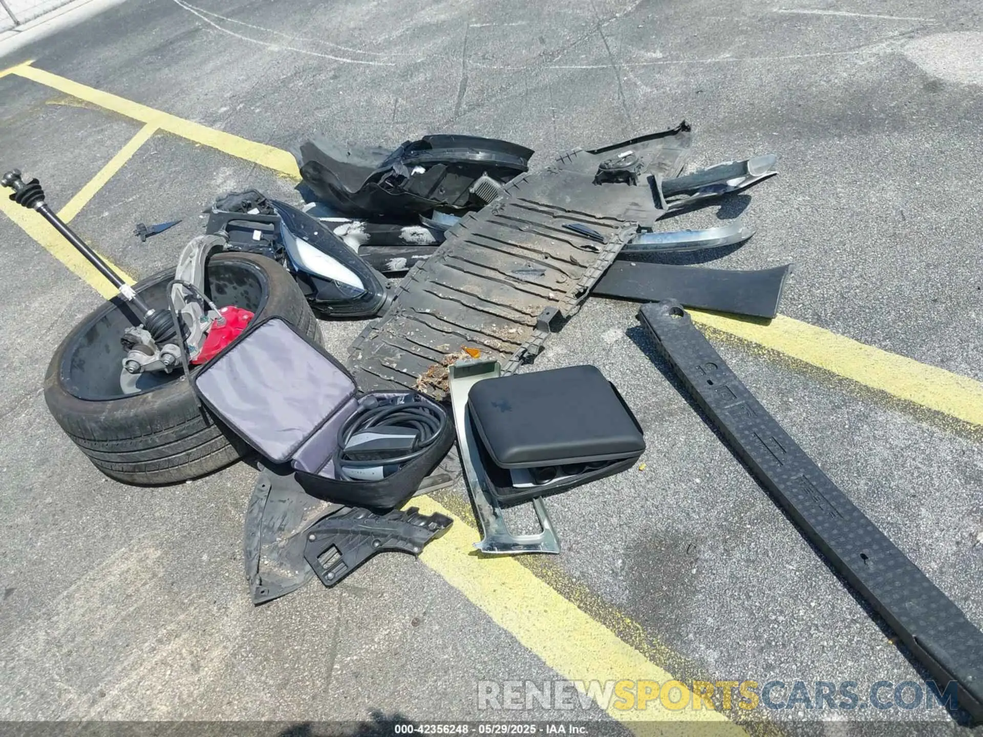 11 Photograph of a damaged car 7SAYGDEF8NF450574 TESLA MODEL Y 2022