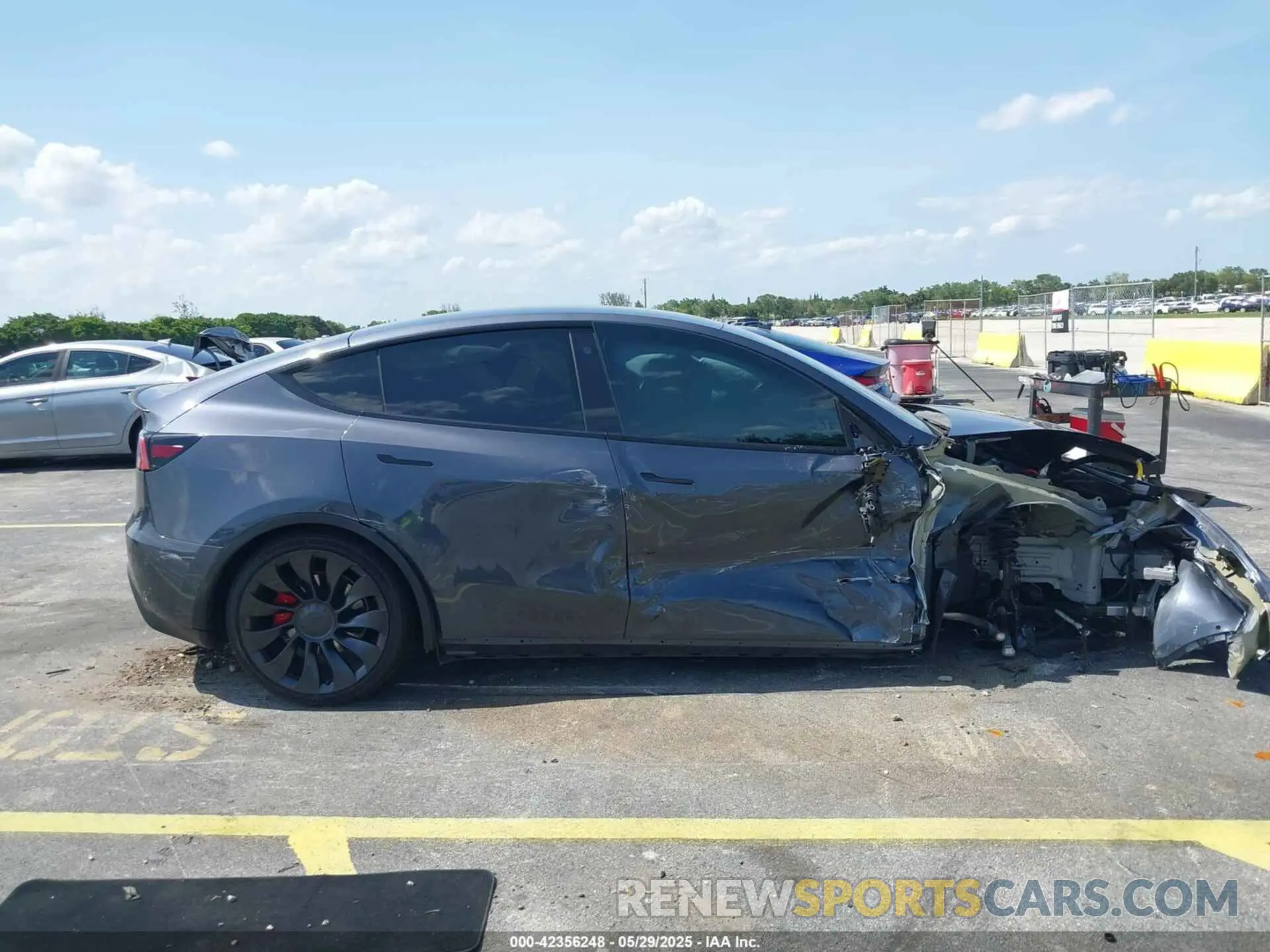 13 Photograph of a damaged car 7SAYGDEF8NF450574 TESLA MODEL Y 2022