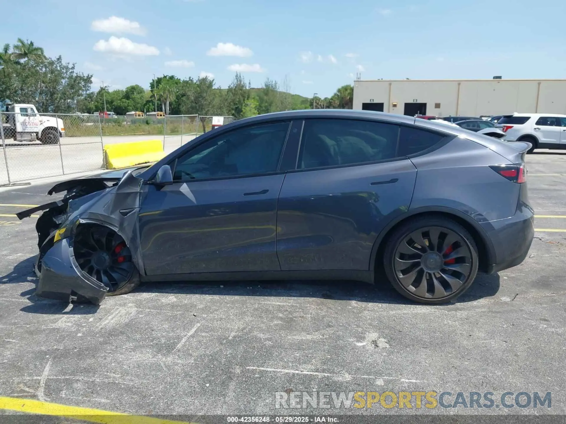 14 Photograph of a damaged car 7SAYGDEF8NF450574 TESLA MODEL Y 2022