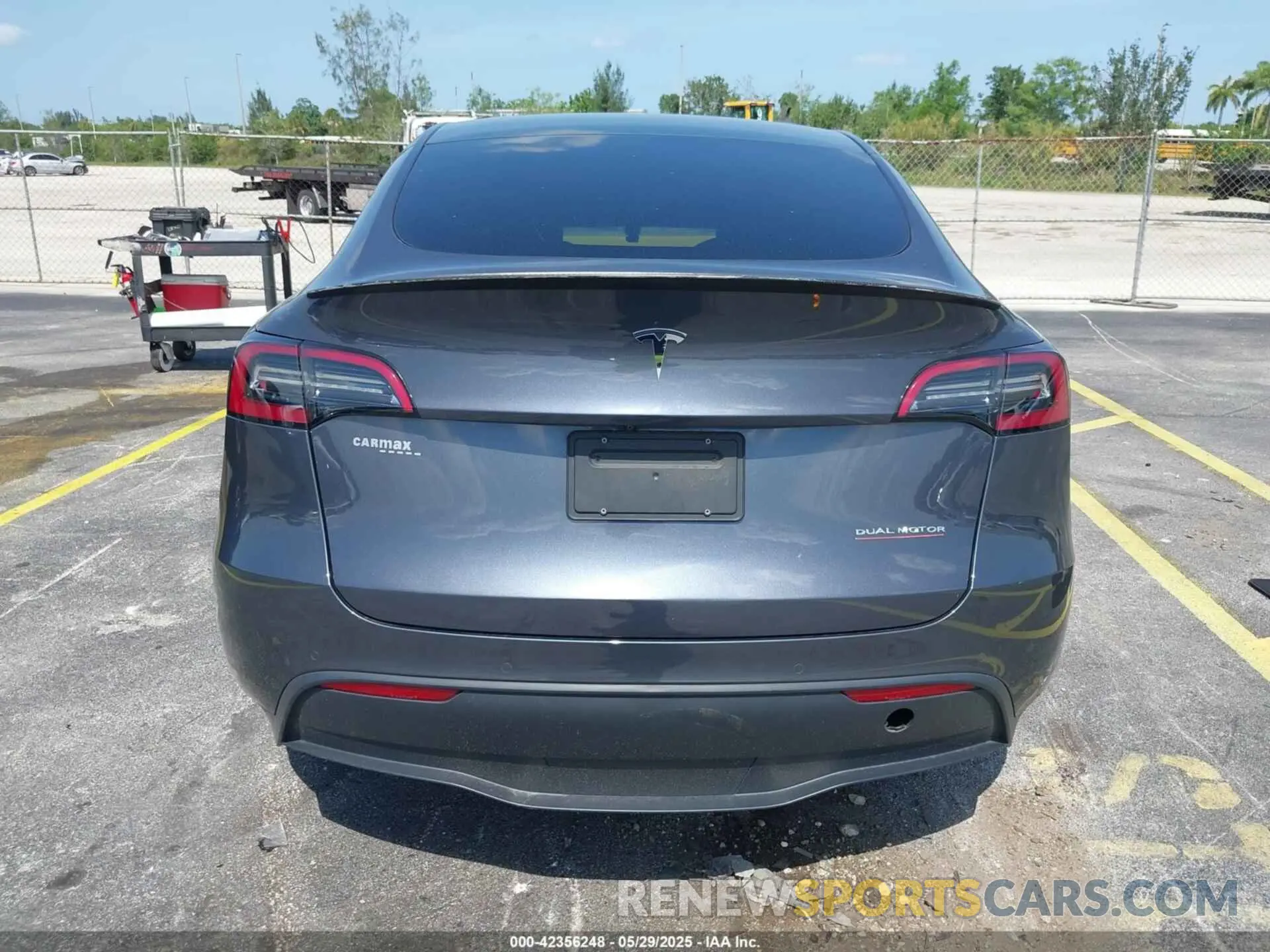 16 Photograph of a damaged car 7SAYGDEF8NF450574 TESLA MODEL Y 2022