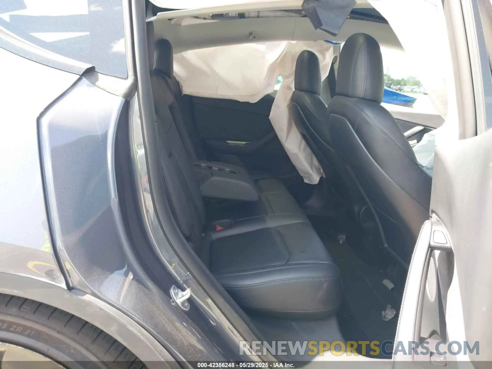 8 Photograph of a damaged car 7SAYGDEF8NF450574 TESLA MODEL Y 2022