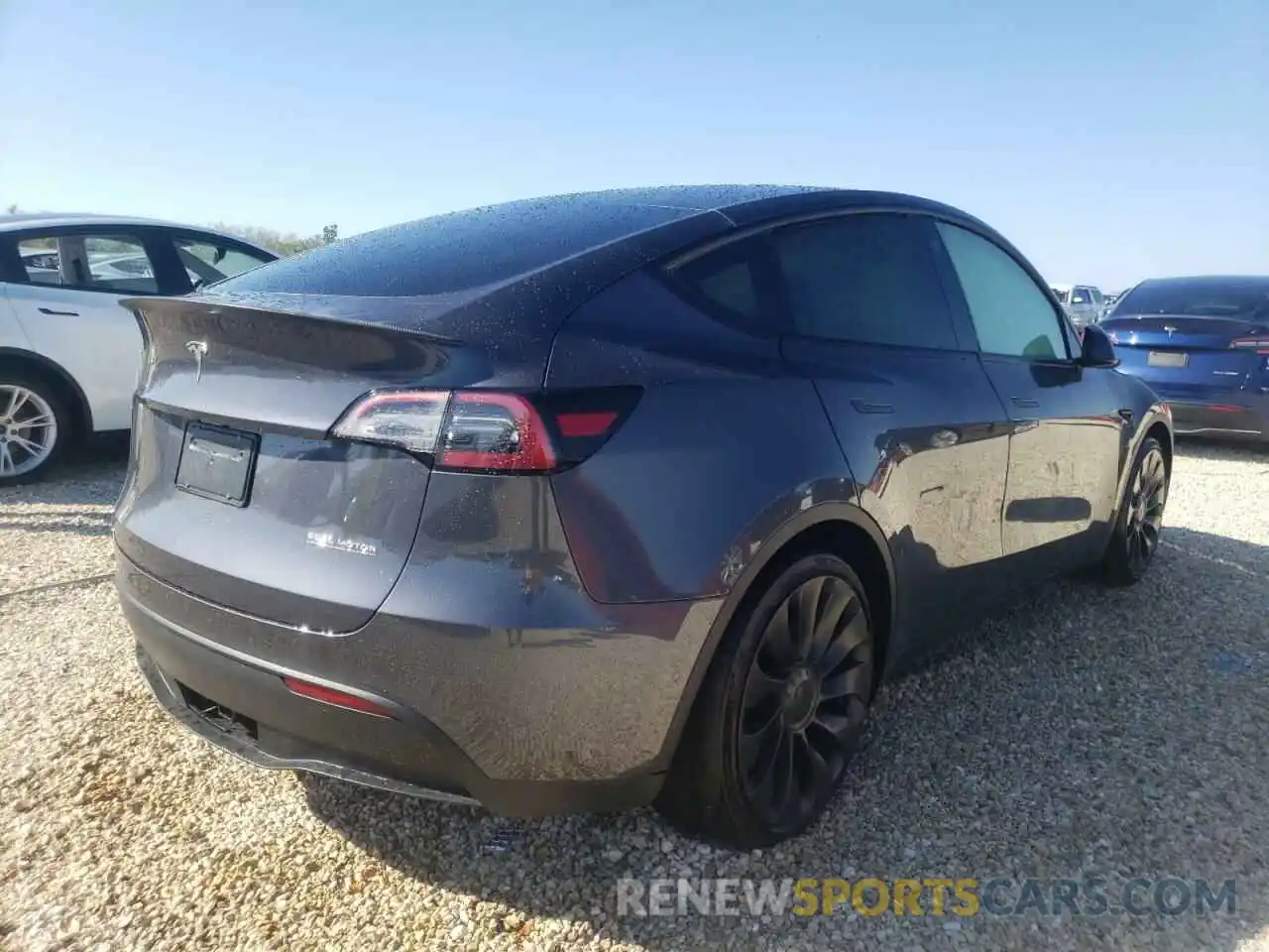 4 Photograph of a damaged car 7SAYGDEF8NF451921 TESLA MODEL Y 2022