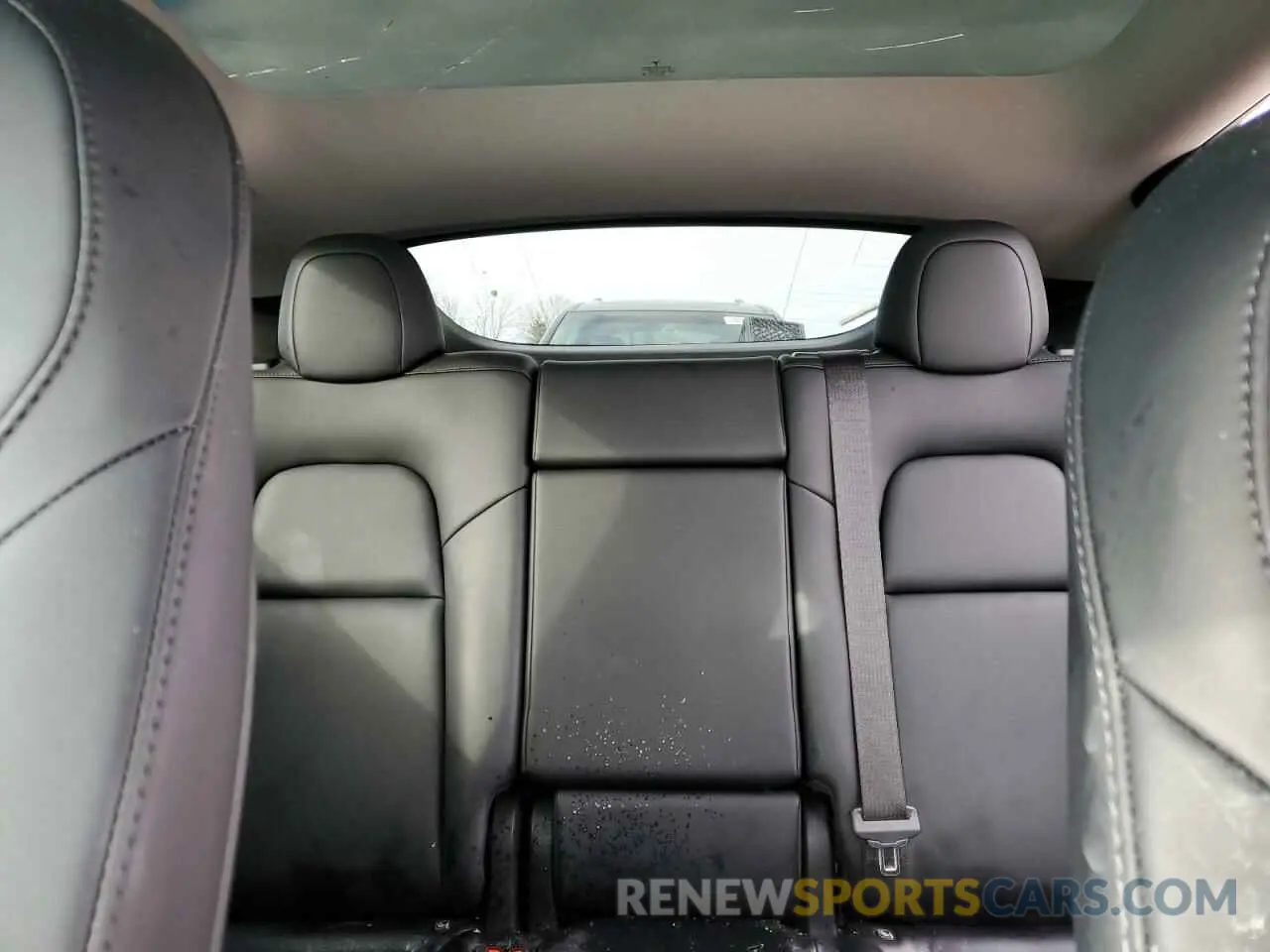 10 Photograph of a damaged car 7SAYGDEF8NF452387 TESLA MODEL Y 2022