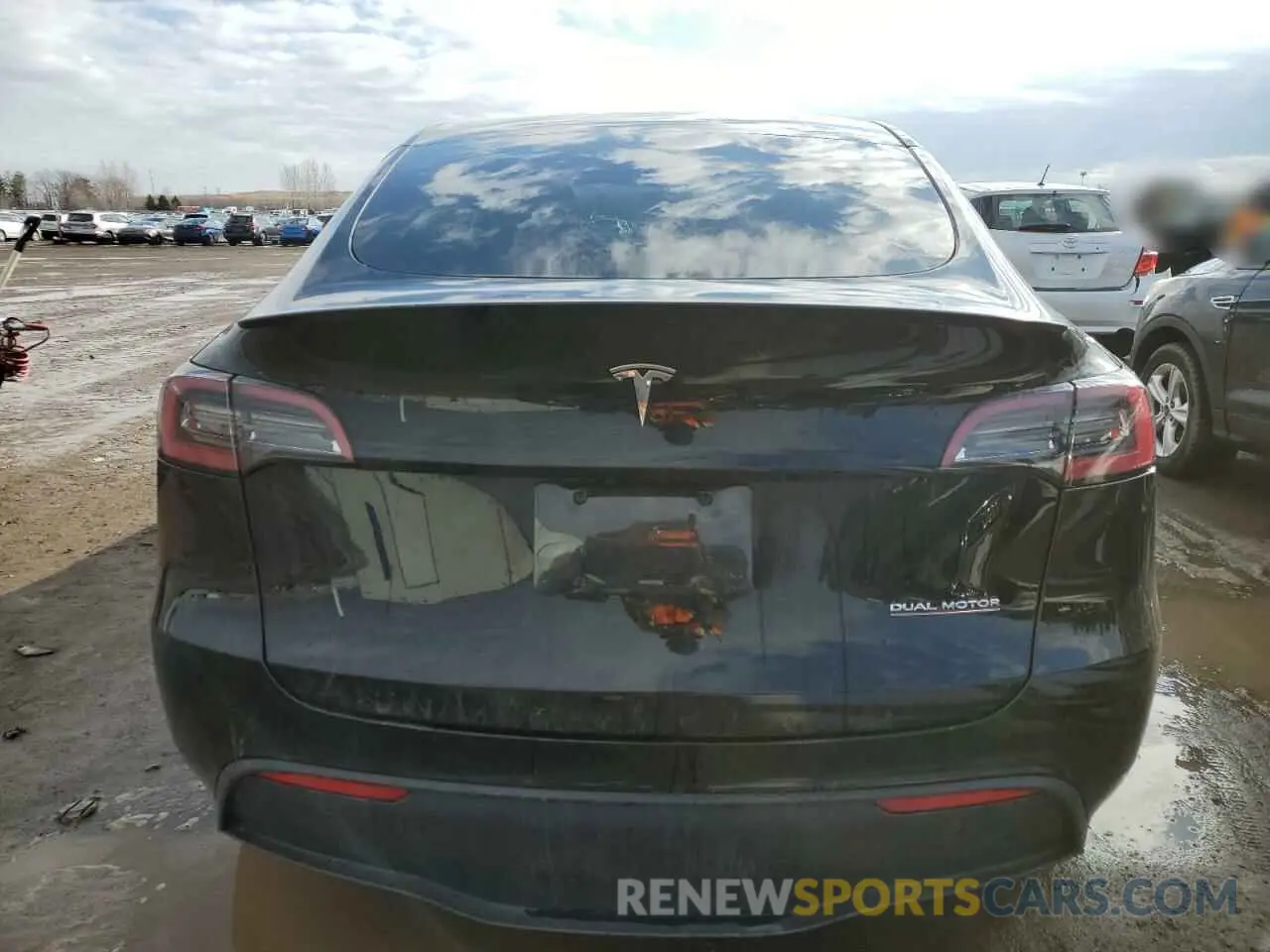 6 Photograph of a damaged car 7SAYGDEF8NF452387 TESLA MODEL Y 2022