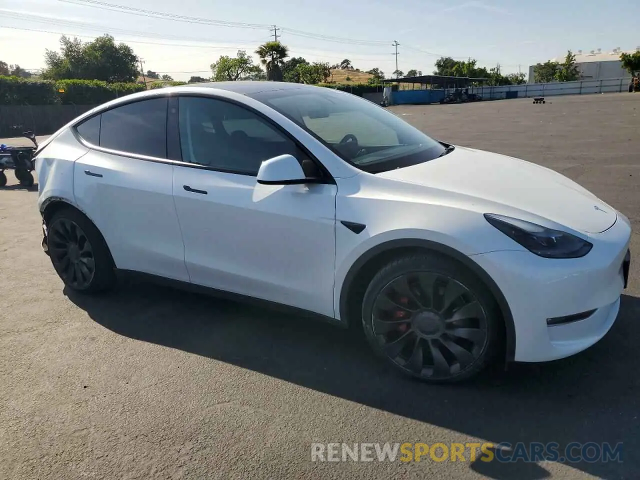 4 Photograph of a damaged car 7SAYGDEF8NF468220 TESLA MODEL Y 2022