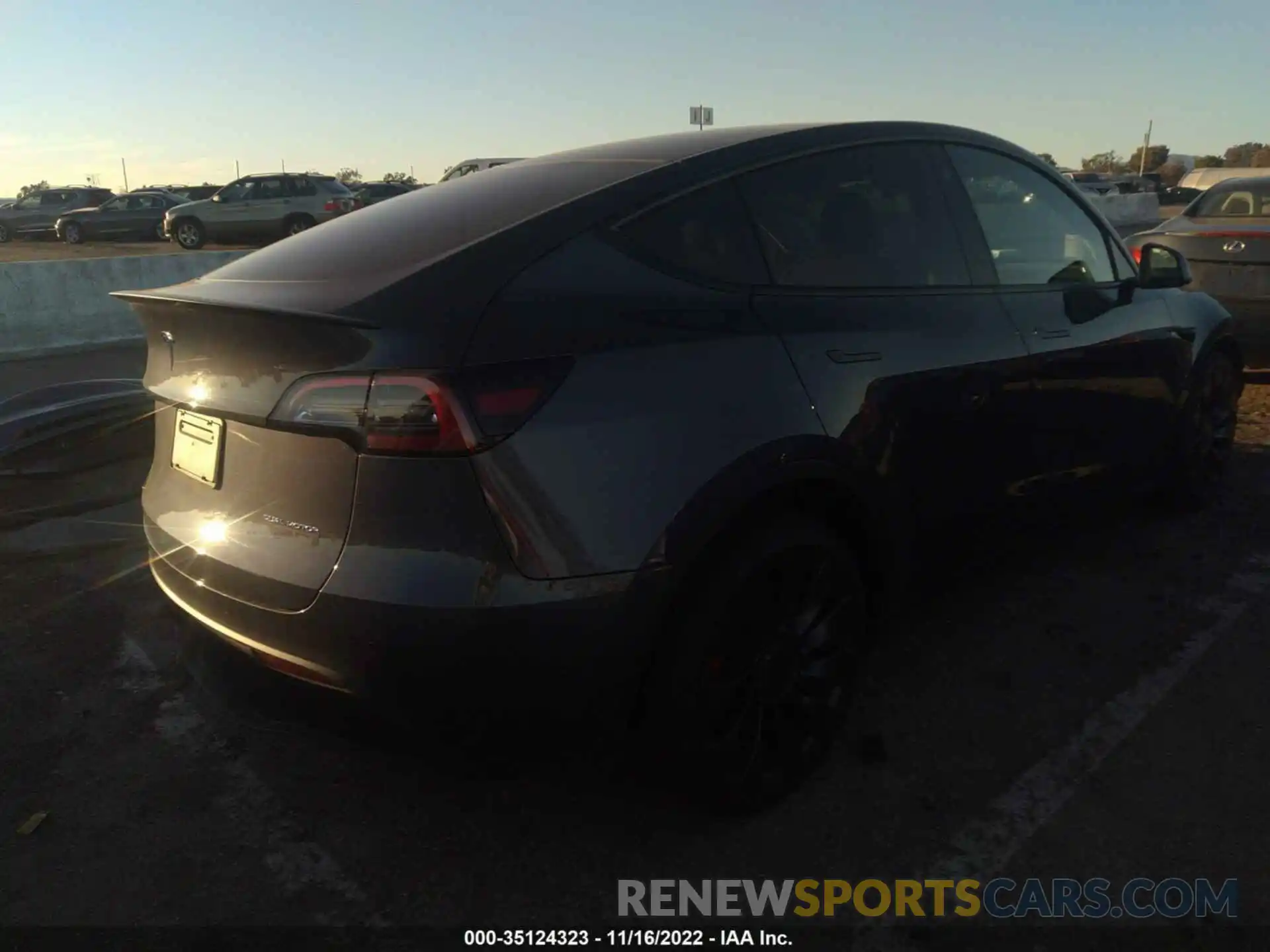 4 Photograph of a damaged car 7SAYGDEF8NF485681 TESLA MODEL Y 2022