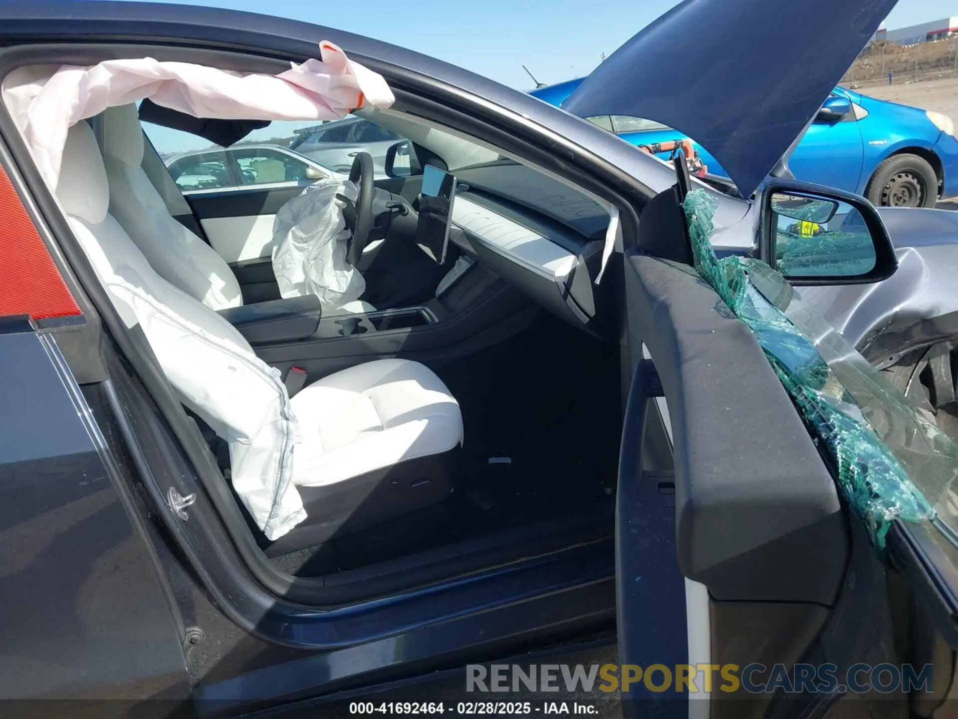5 Photograph of a damaged car 7SAYGDEF8NF494753 TESLA MODEL Y 2022