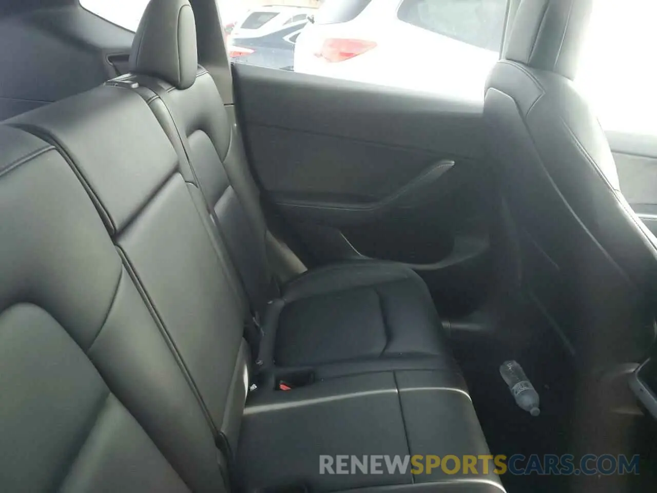 10 Photograph of a damaged car 7SAYGDEF8NF513978 TESLA MODEL Y 2022