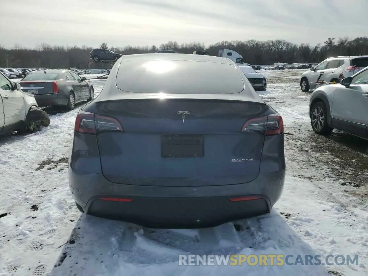 6 Photograph of a damaged car 7SAYGDEF8NF513978 TESLA MODEL Y 2022