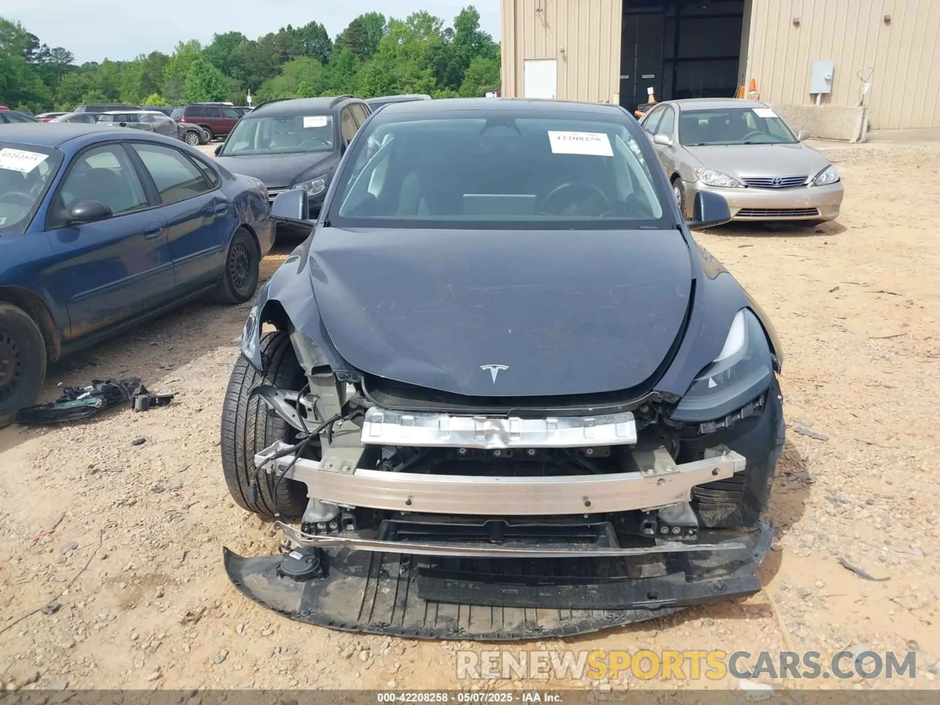 12 Photograph of a damaged car 7SAYGDEF8NF541196 TESLA MODEL Y 2022