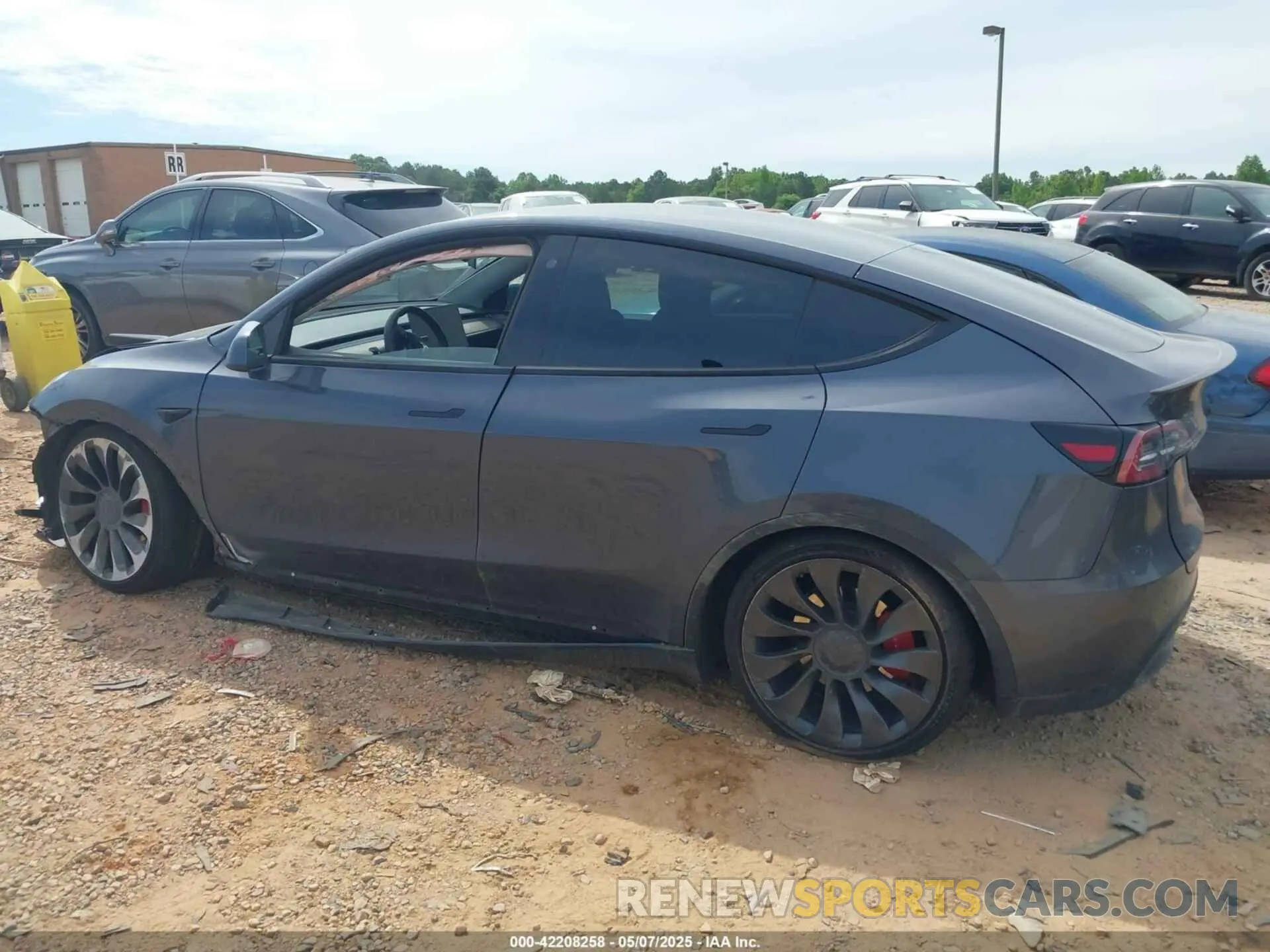 14 Photograph of a damaged car 7SAYGDEF8NF541196 TESLA MODEL Y 2022