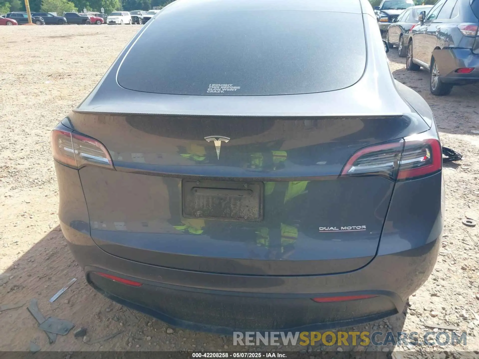 16 Photograph of a damaged car 7SAYGDEF8NF541196 TESLA MODEL Y 2022